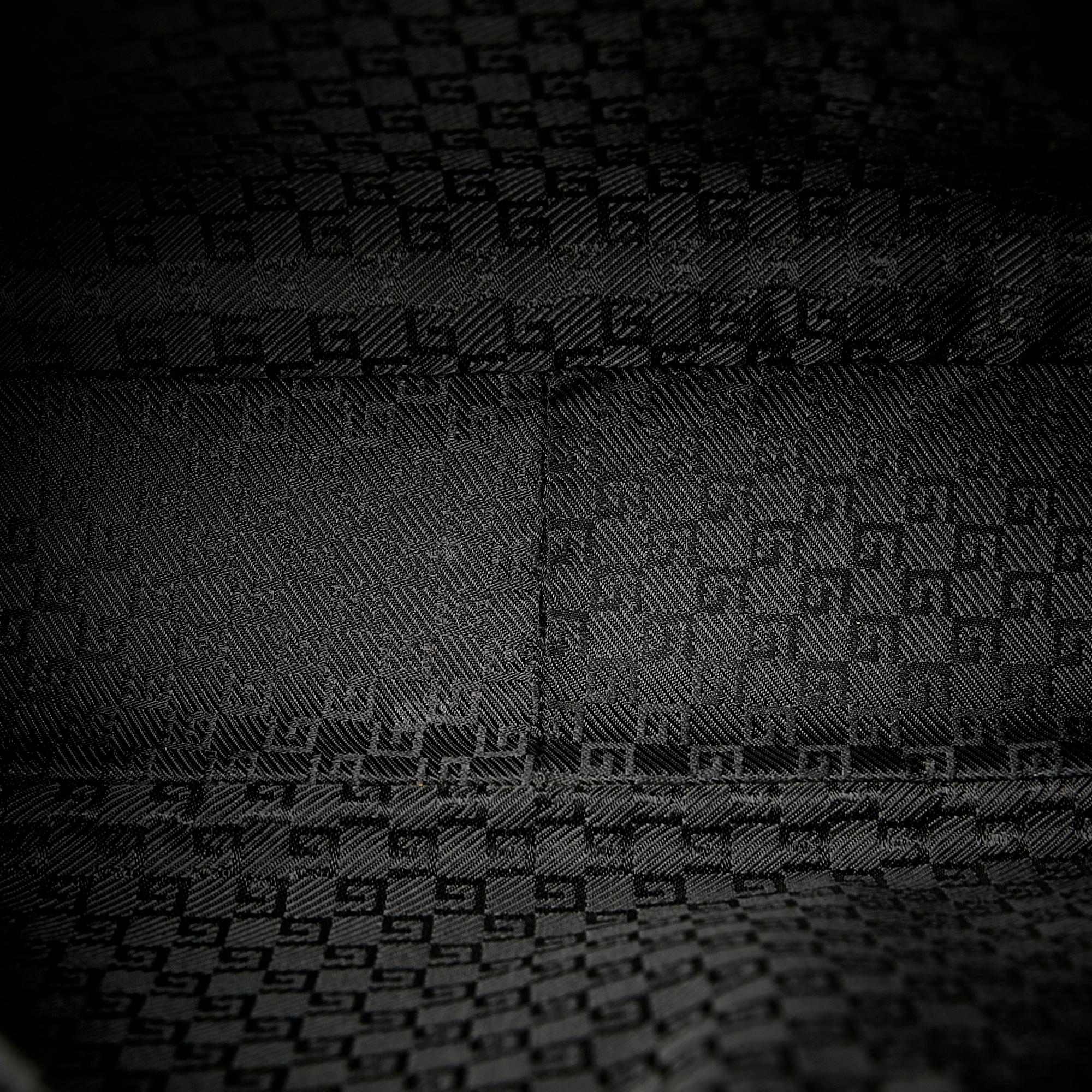 Gucci Nylon Shoulder Bag (SHG-36502)
