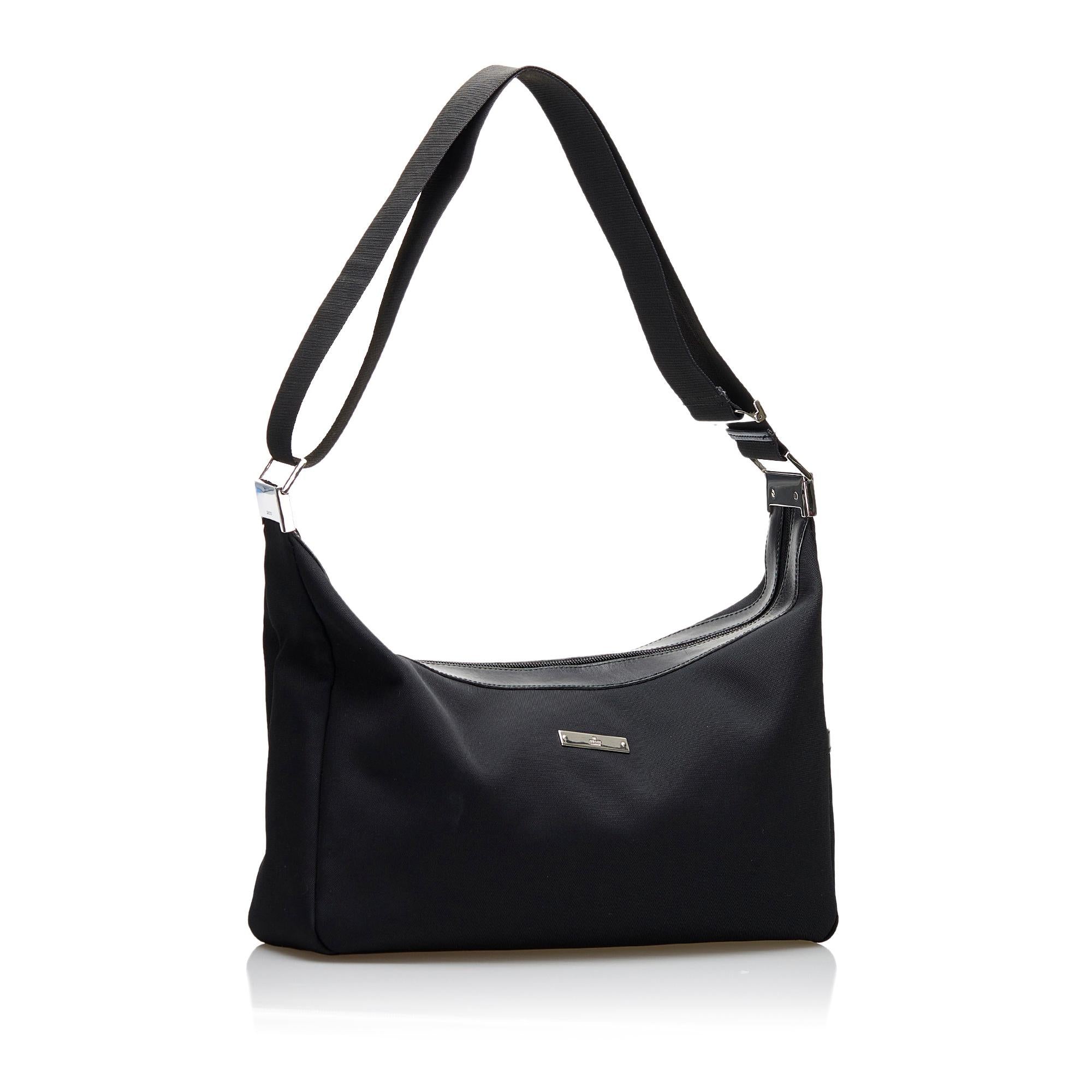 Gucci Nylon Shoulder Bag (SHG-36502)
