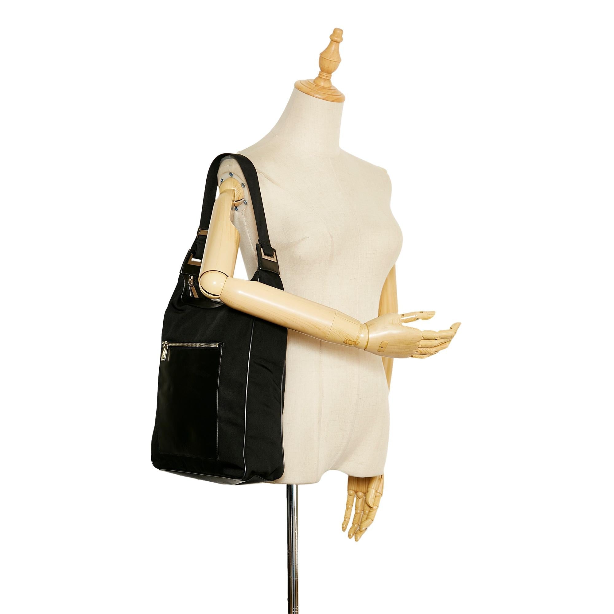 Gucci Nylon Shoulder Bag (SHG-MIDW4x)