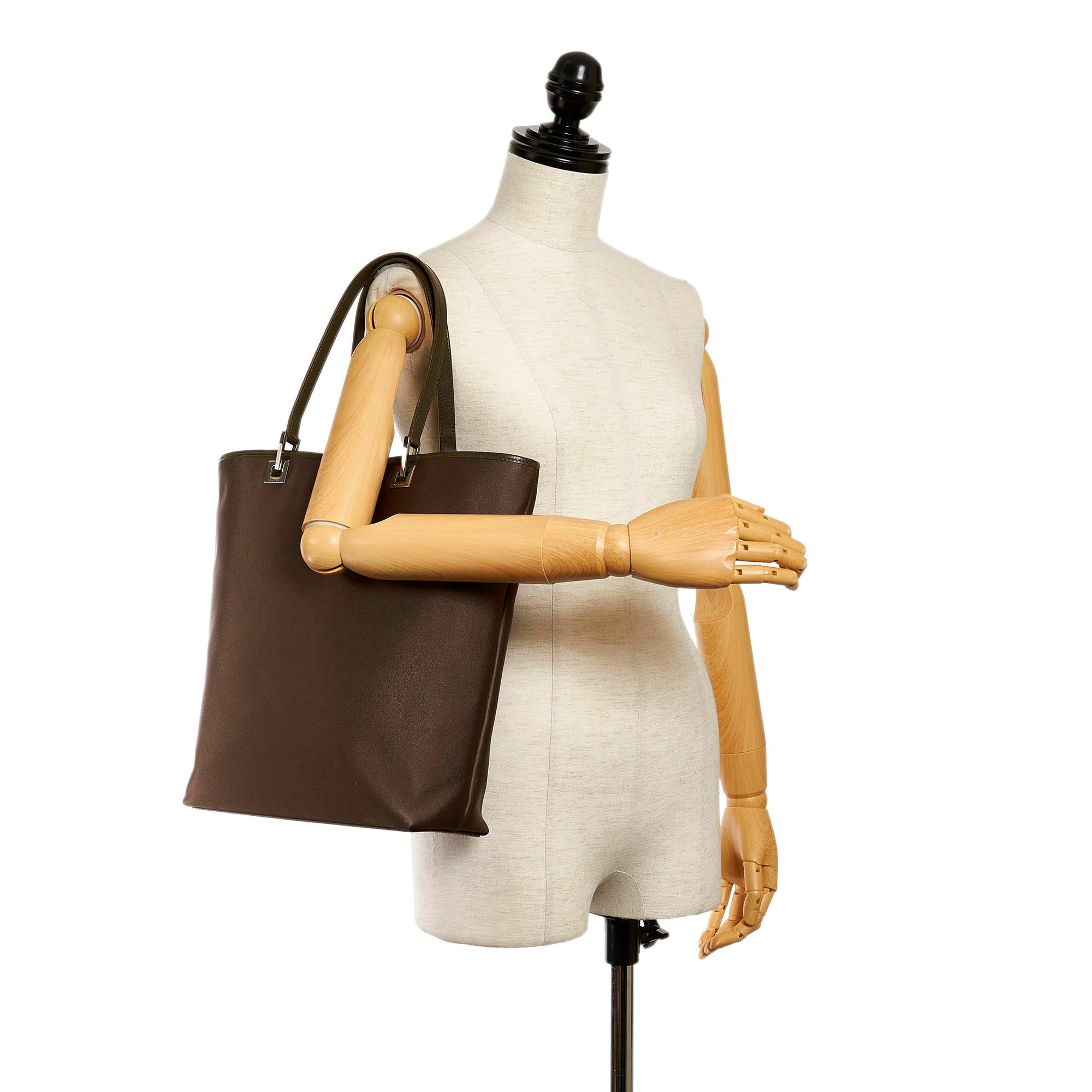Gucci Nylon Tote Bag (SHG-29917)
