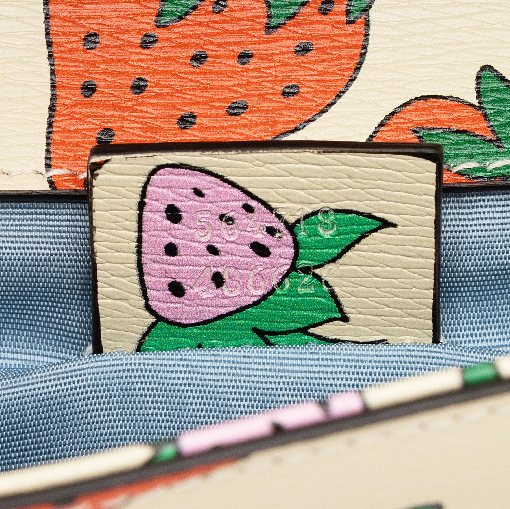 Gucci Printed Leather Strawberry Zumi Mini Shoulder Bag (SHF-Se6JXX)