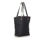Gucci Quilted Leather Handbag (SHG-27357)