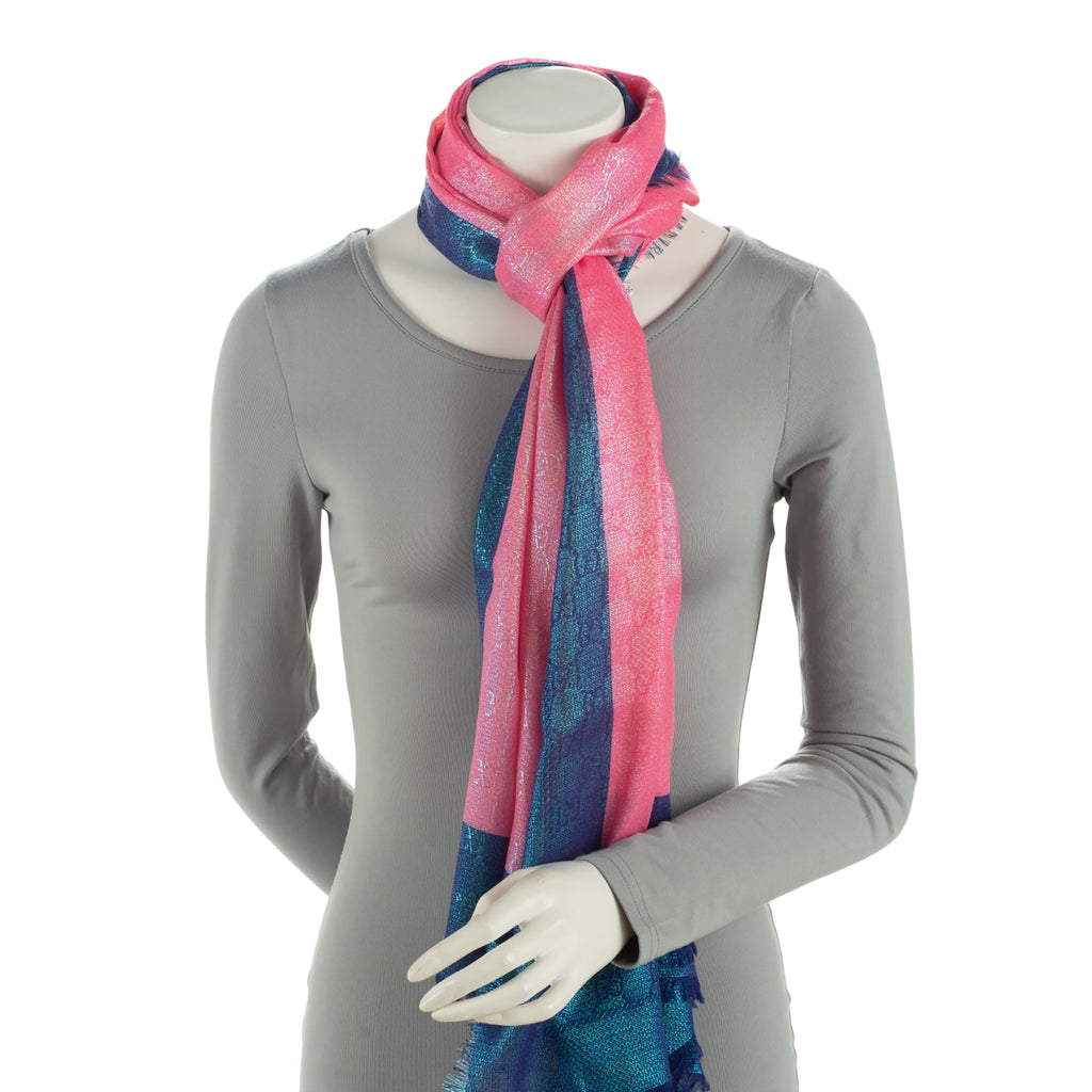 Gucci Shimmer Stenlux Wool Jacquard GG Reversible Scarf (SHF-NlVPkU)