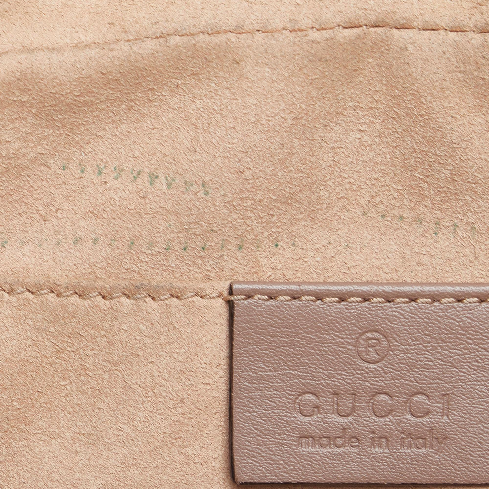 Gucci Small GG Marmont Matelasse Crossbody Bag (SHG-hny90r)