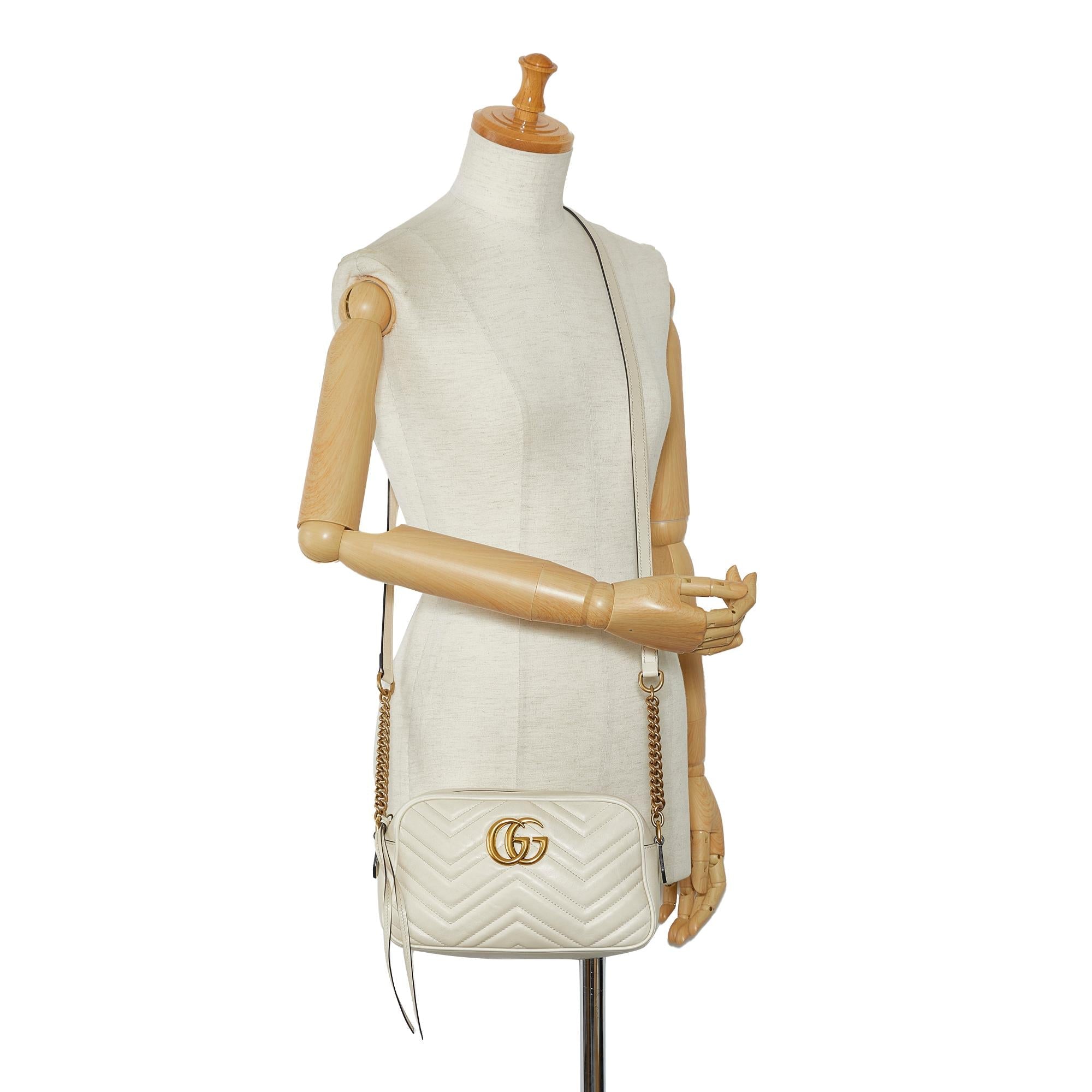 Gucci Small GG Marmont Matelasse Crossbody (SHG-ojfwJO)