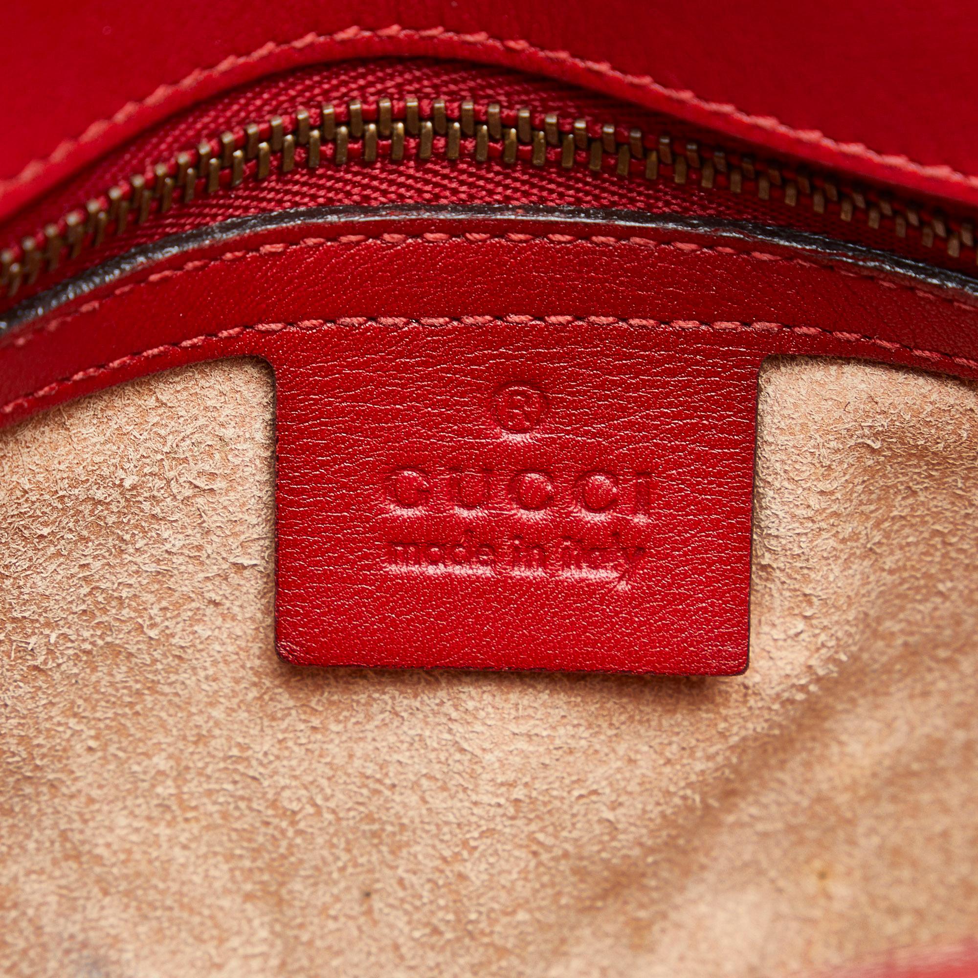 Gucci Small GG Marmont Matelasse Crossbody (SHG-iRSyik)