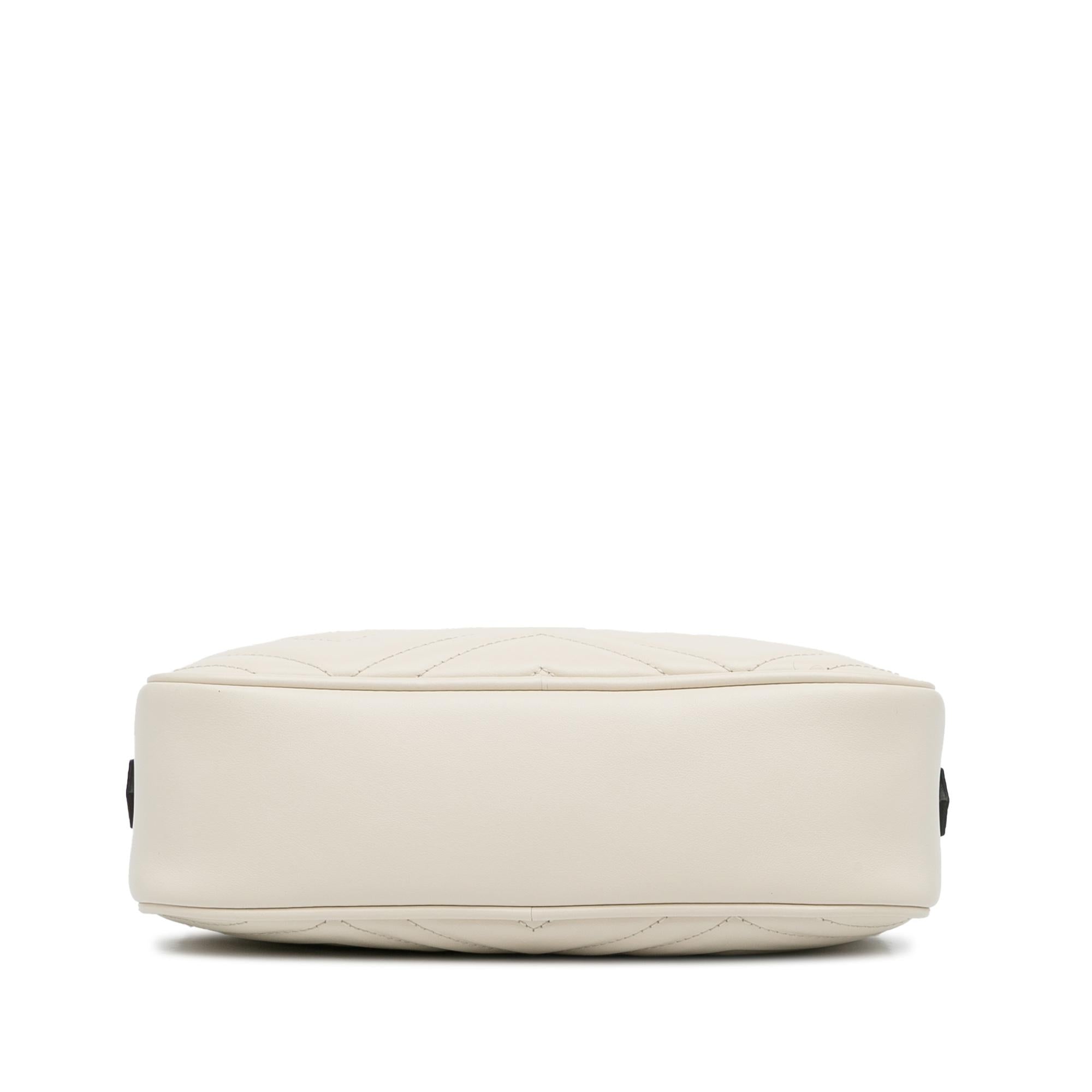 Gucci Small GG Marmont Matelasse Crossbody (SHG-XJh1aH)
