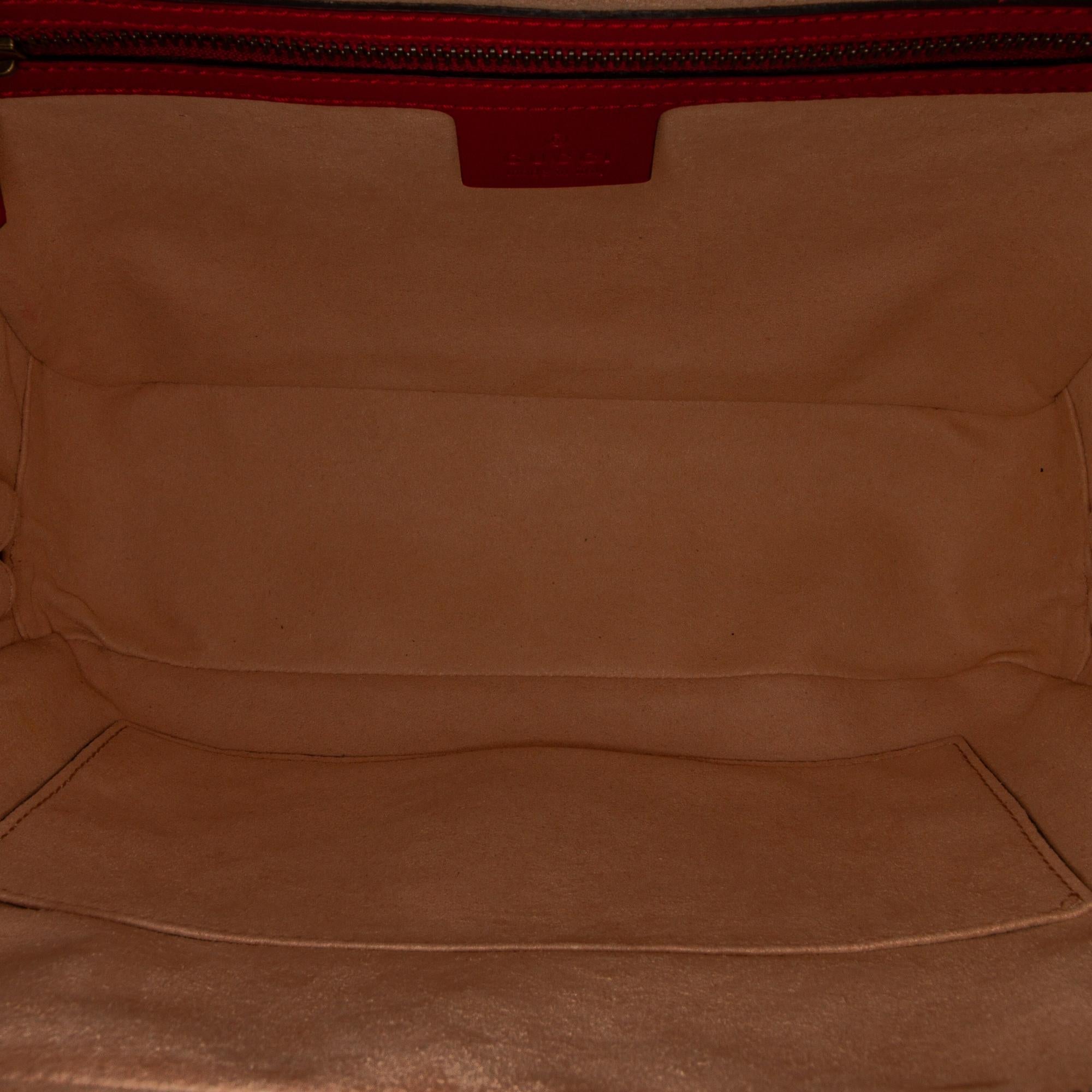 Gucci Small GG Marmont Matelasse Top Handle (SHG-35272)