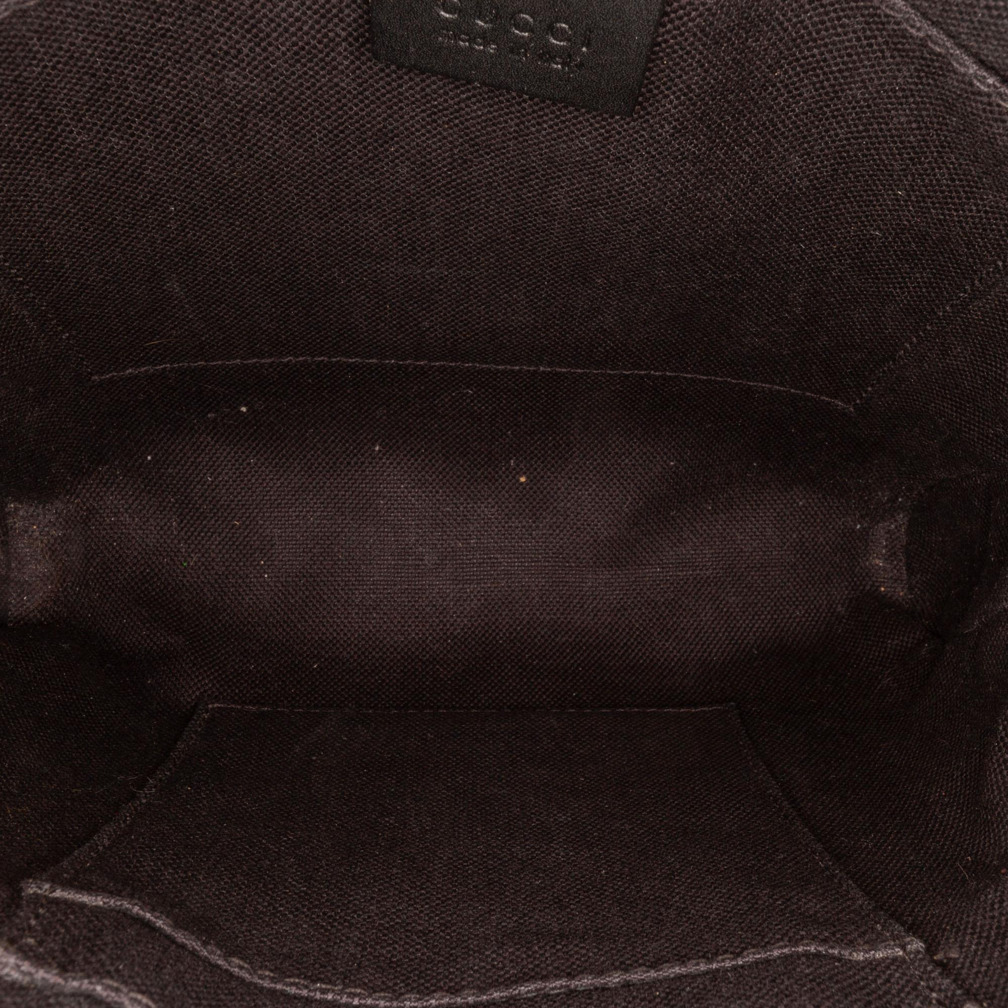 Gucci Small GG Supreme Messenger Bag (SHG-v3moky)
