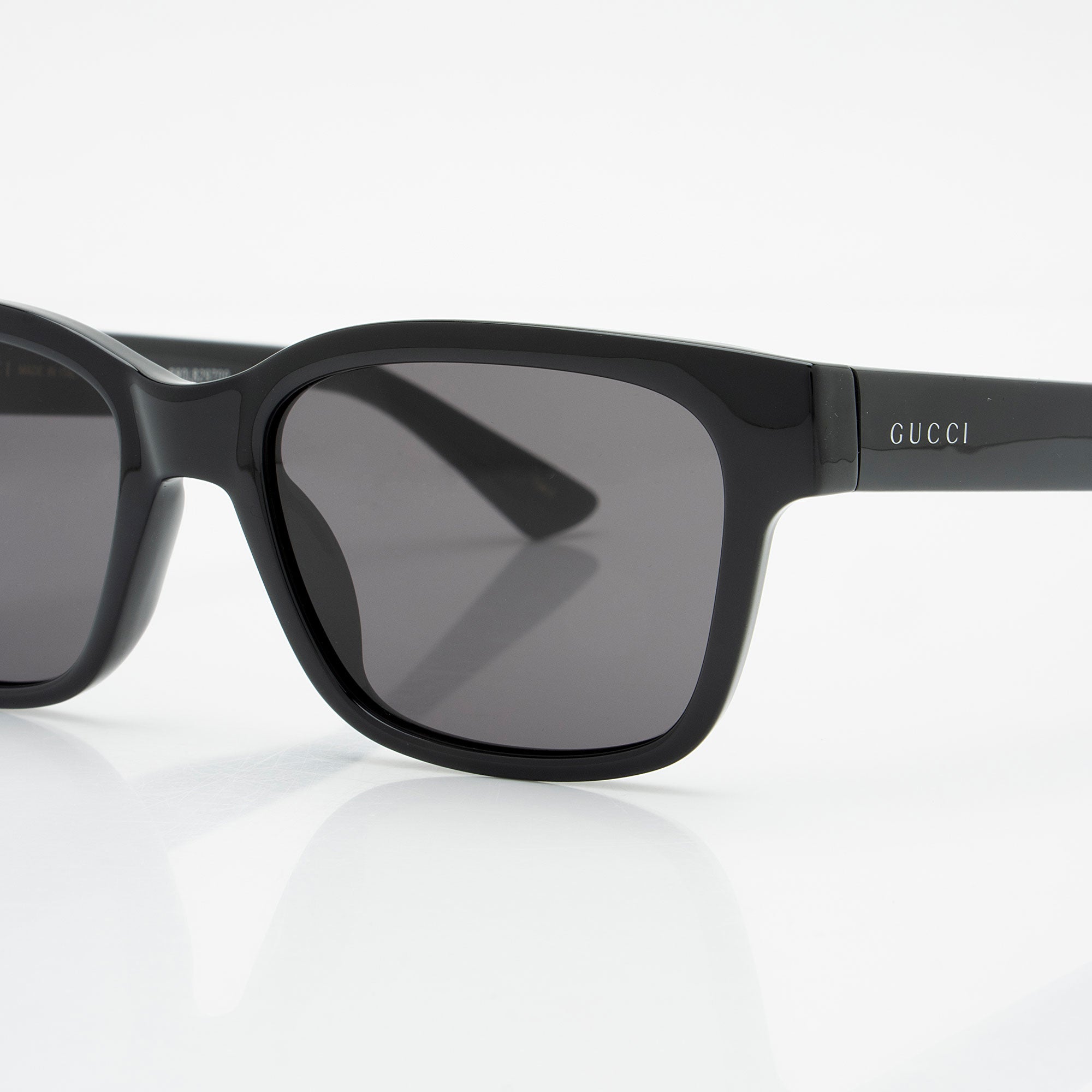 Gucci Logo Wayfarer Sunglasses