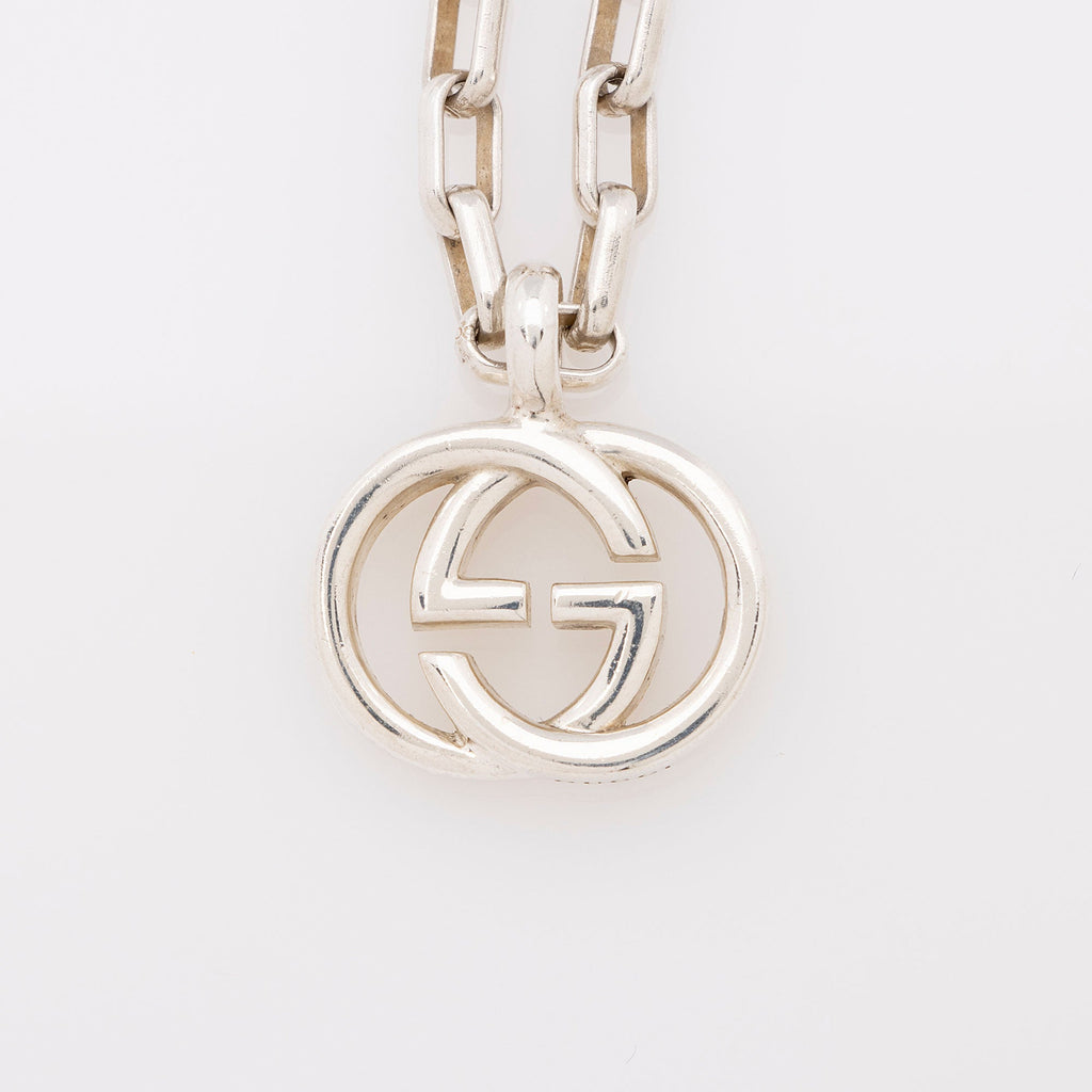 Gucci Sterling Silver Interlocking GG Pendant Necklace (SHF-tsIFyV)