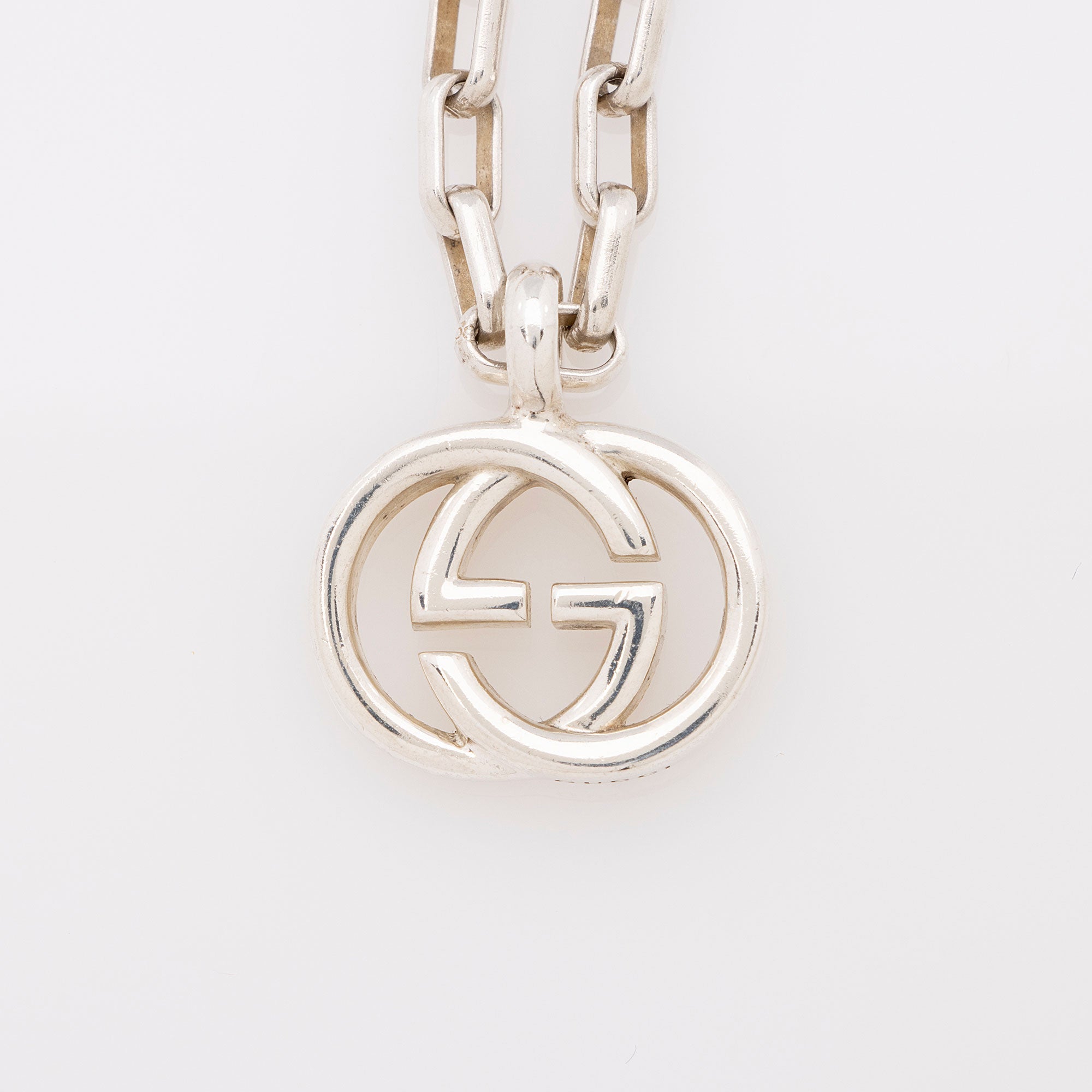 Gucci Sterling Silver Interlocking GG Pendant Necklace (SHF-tsIFyV)