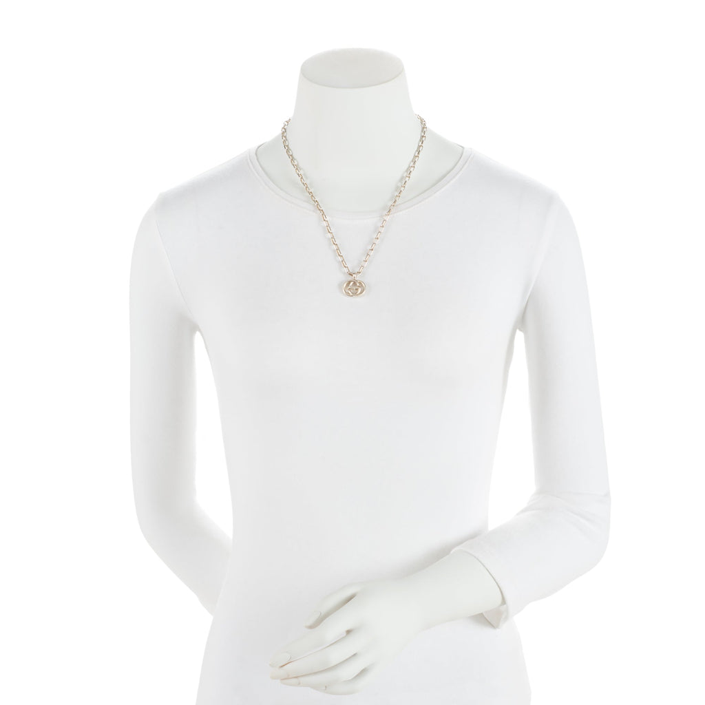 Gucci Sterling Silver Interlocking GG Pendant Necklace (SHF-tsIFyV)