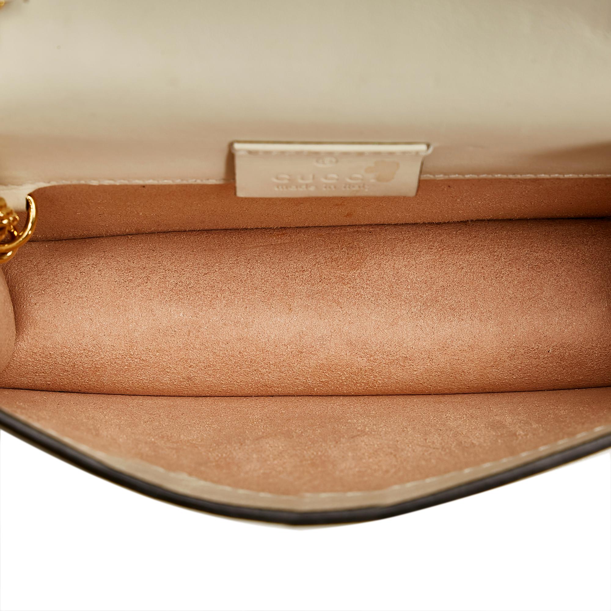 Gucci Super Mini Sylvie Crossbody Bag (SHG-ifuEsg)