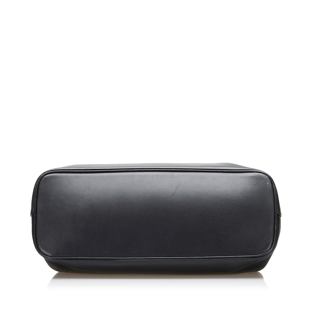 Gucci Wood Hook Closure Leather Handbag (SHG-36643)