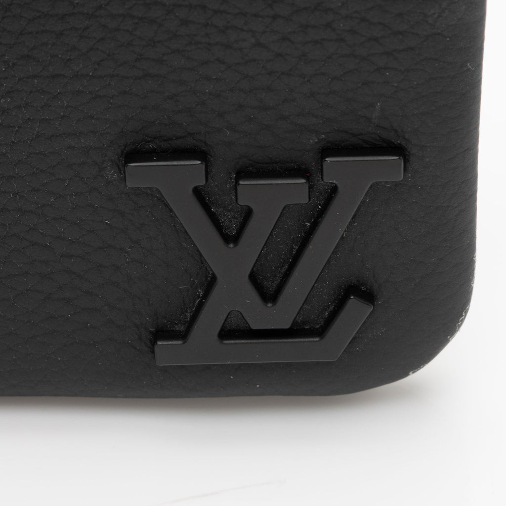 Louis Vuitton Calfskin Aerogram Key Pouch (SHF-2p6yBk)