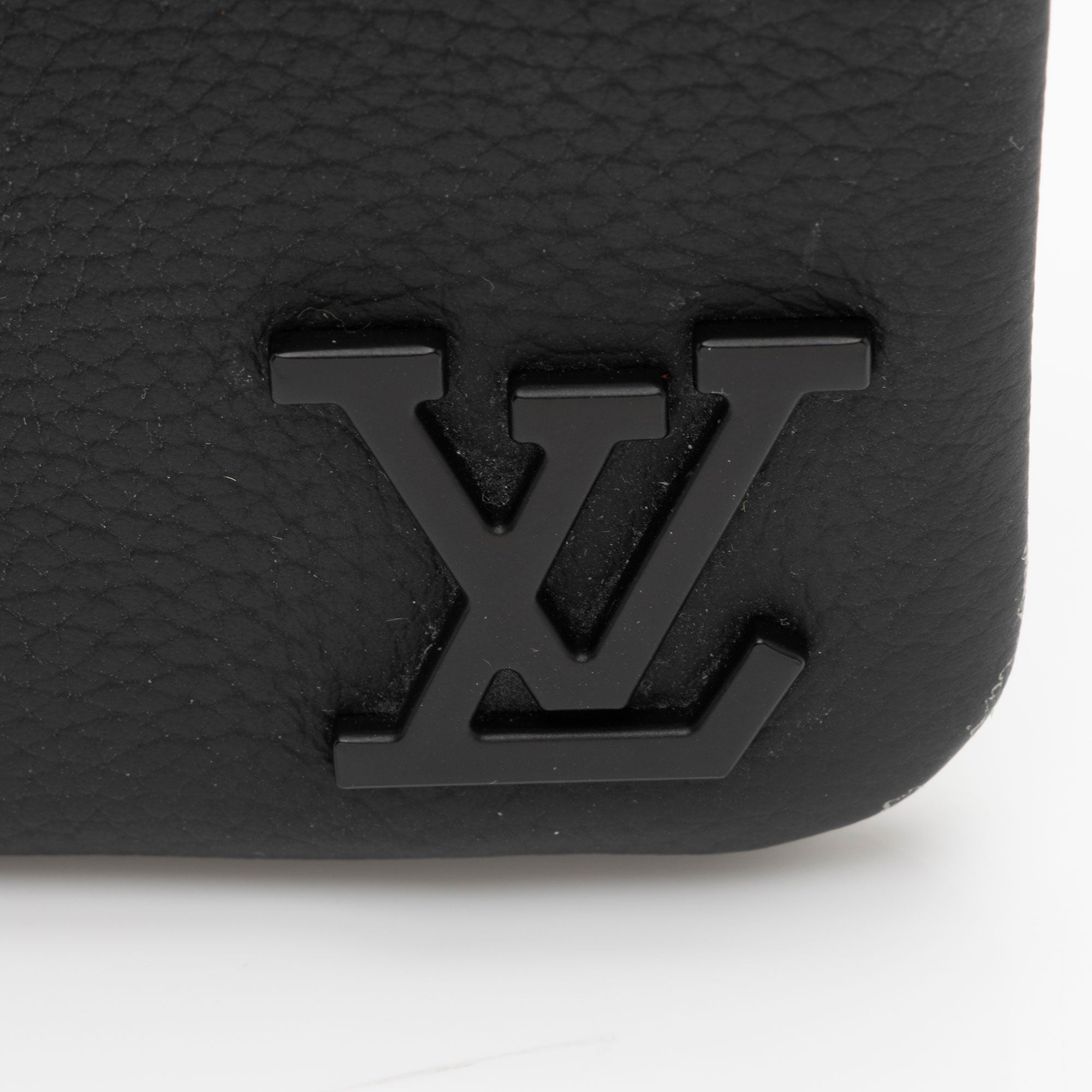 Louis Vuitton Calfskin Aerogram Key Pouch (SHF-2p6yBk)