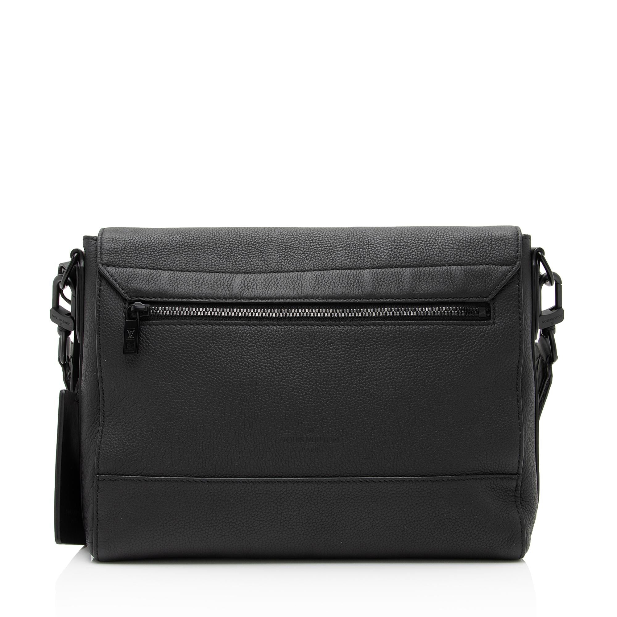 Louis Vuitton Calfskin Aerogram Takeoff Messenger Bag (SHF-QgVacu)