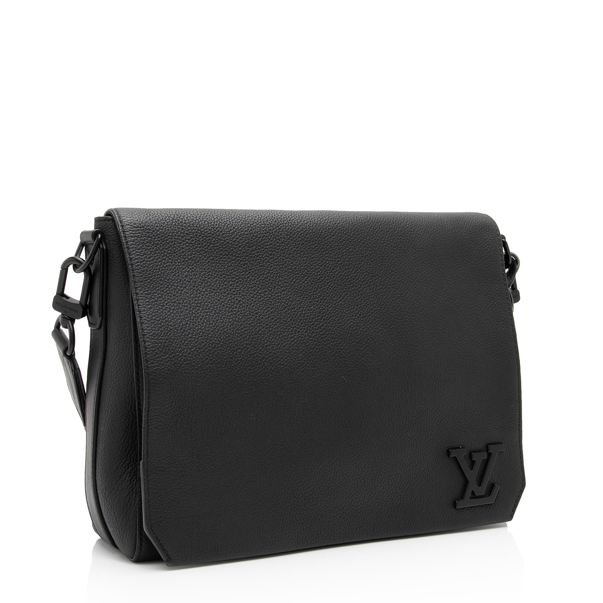 Louis Vuitton Calfskin Aerogram Takeoff Messenger Bag (SHF-QgVacu)
