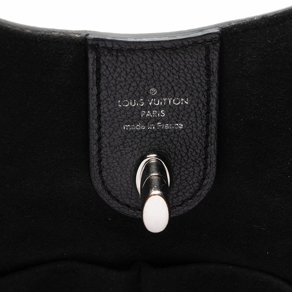 Louis Vuitton Calfskin Lockme Hobo (SHF-7tQkNs)