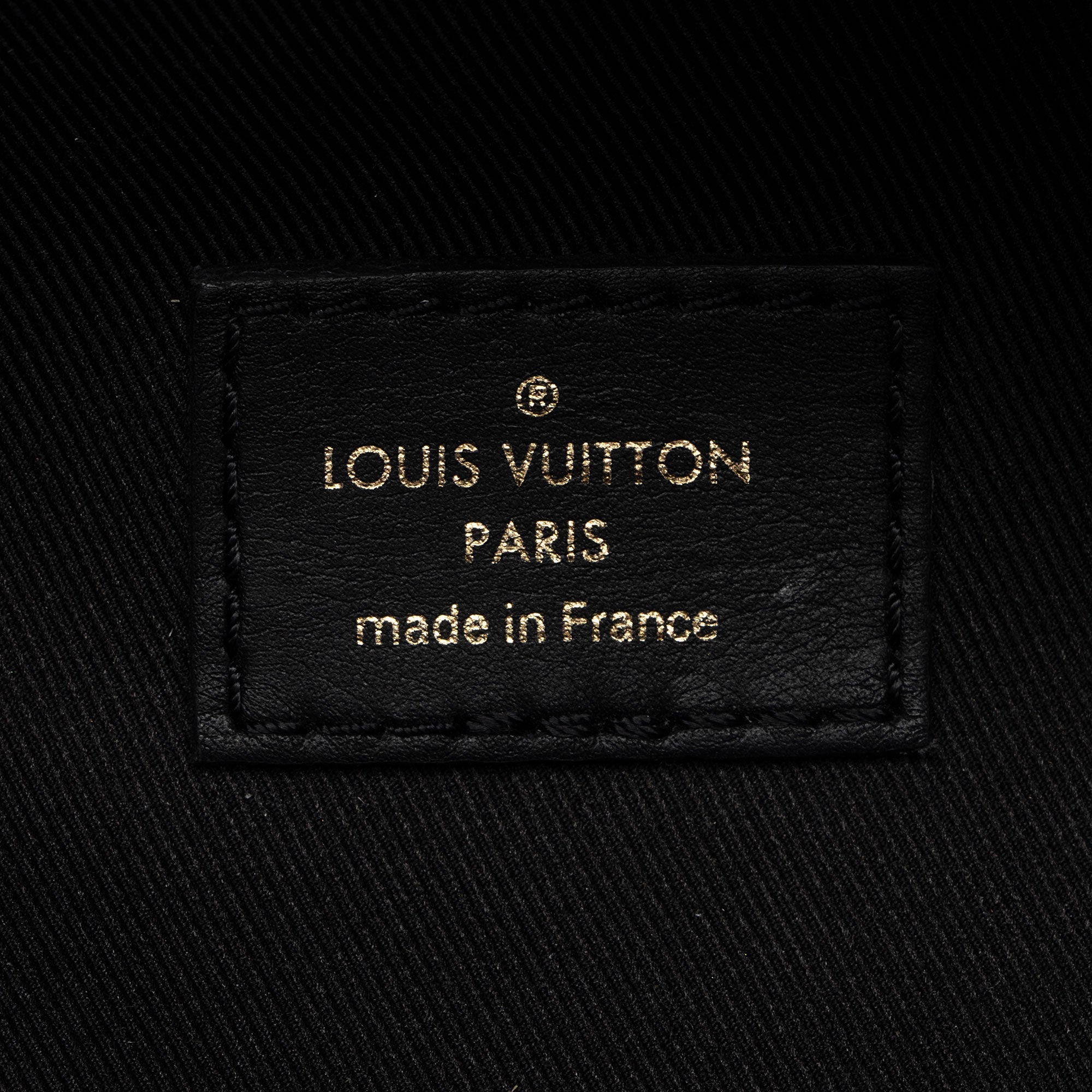 Louis Vuitton Calfskin New Wave Bumbag (SHF-gSN15r)