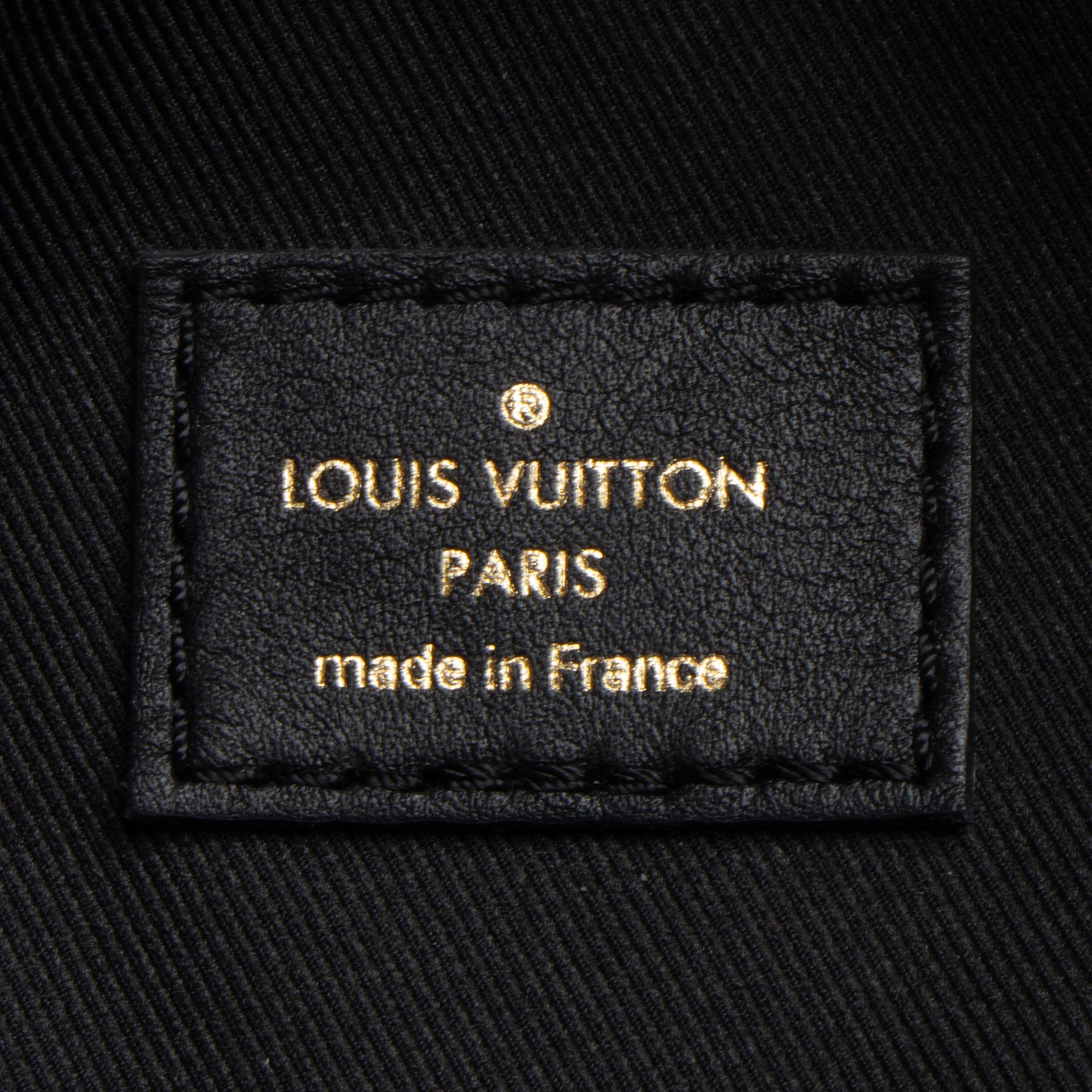 Louis Vuitton Calfskin New Wave Bumbag (SHF-XjMMSU)