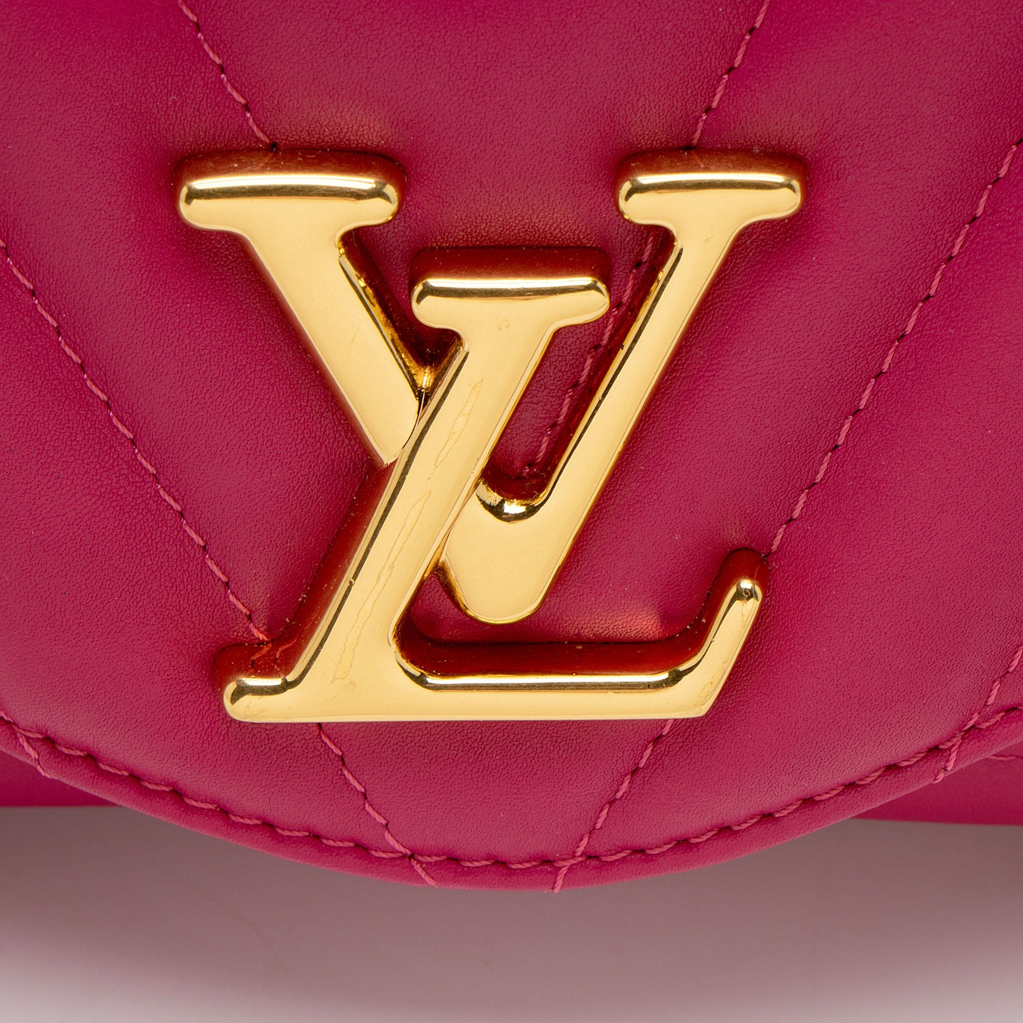 Louis Vuitton Calfskin New Wave Chain Shoulder Bag (SHF-ihtUHs)