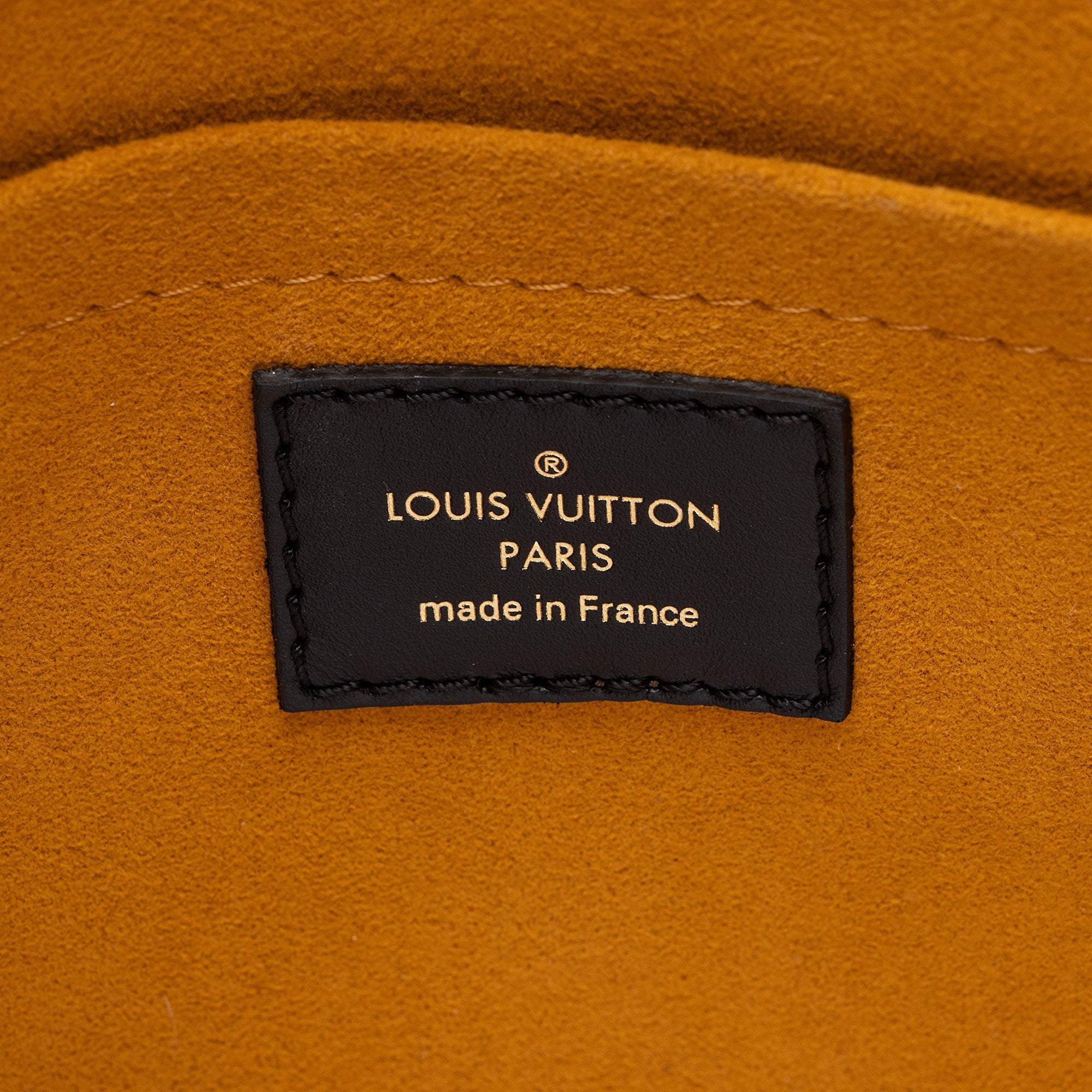 Louis Vuitton Calfskin Tufted Monogram Canvas On My Side MM Tote (SHF-WP5JFh)