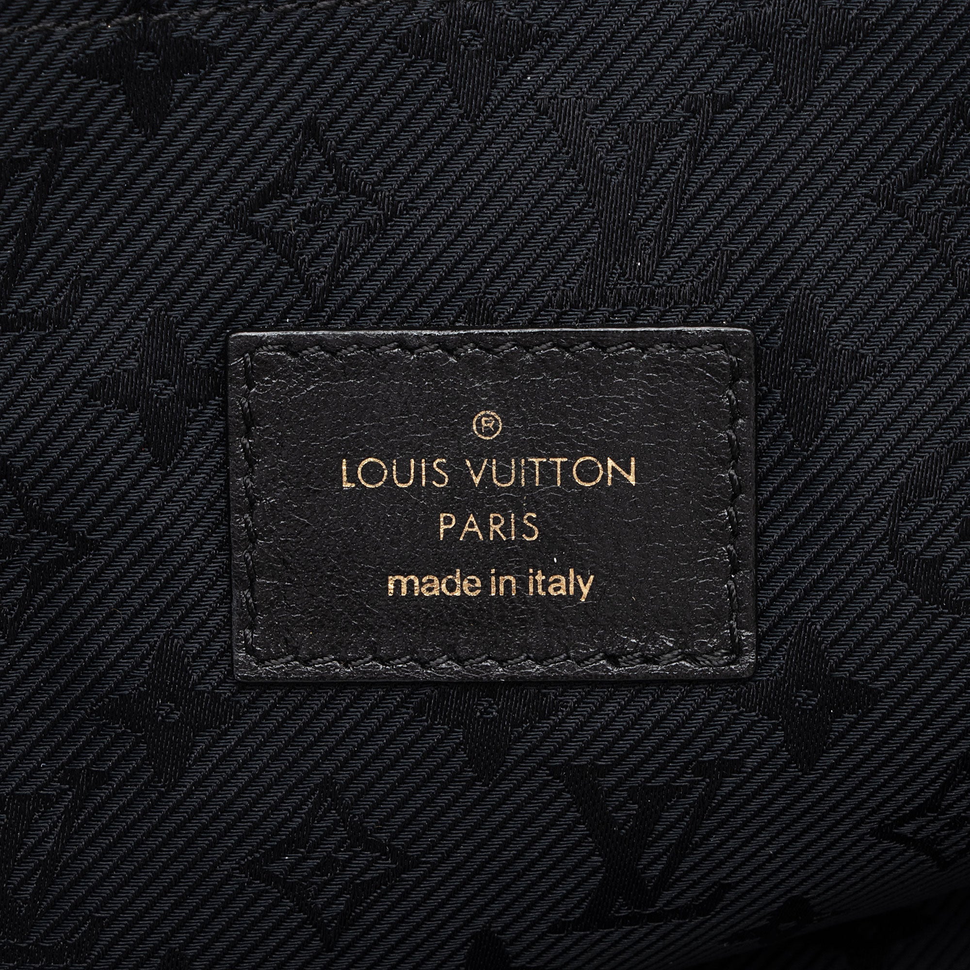 Louis Vuitton Limited Edition Lambskin Riveting Satchel (SHF-qoeOQg)
