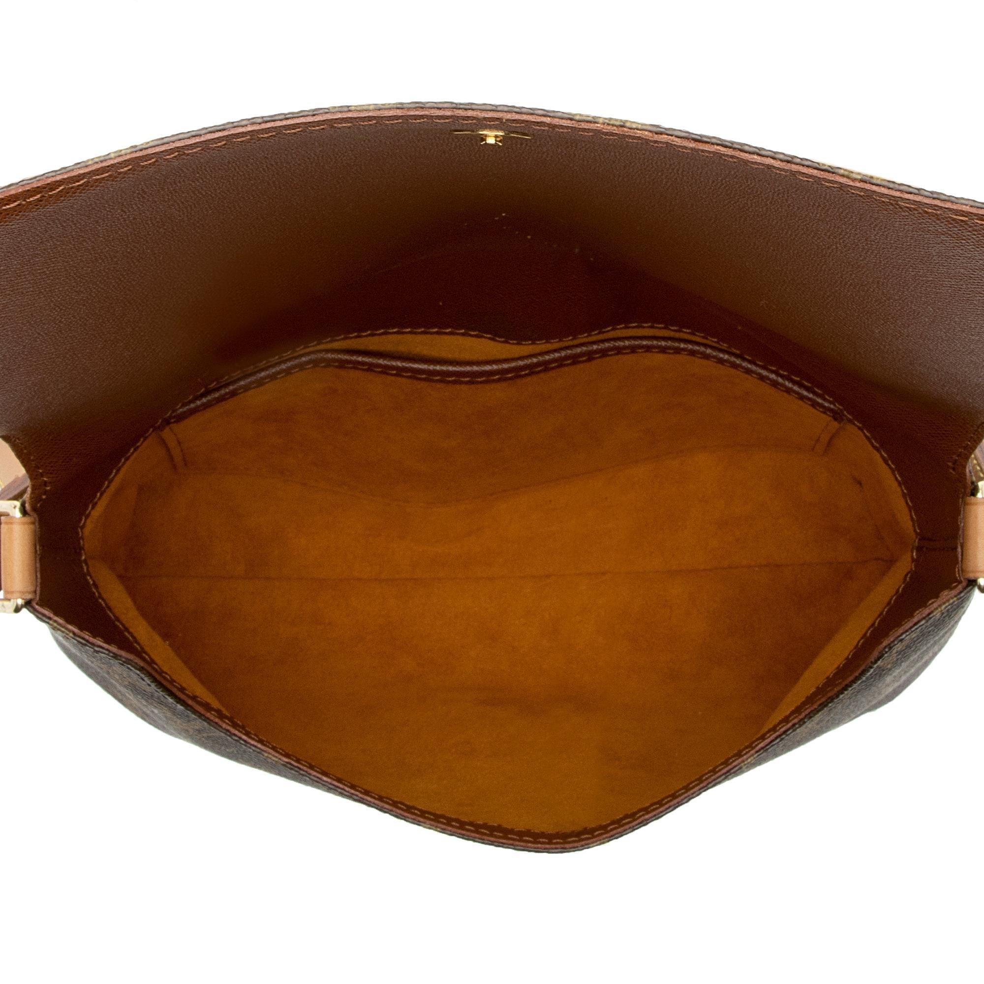 Louis Vuitton Vintage Monogram Canvas Musette Tango Shoulder Bag (SHF-YLN5hB)