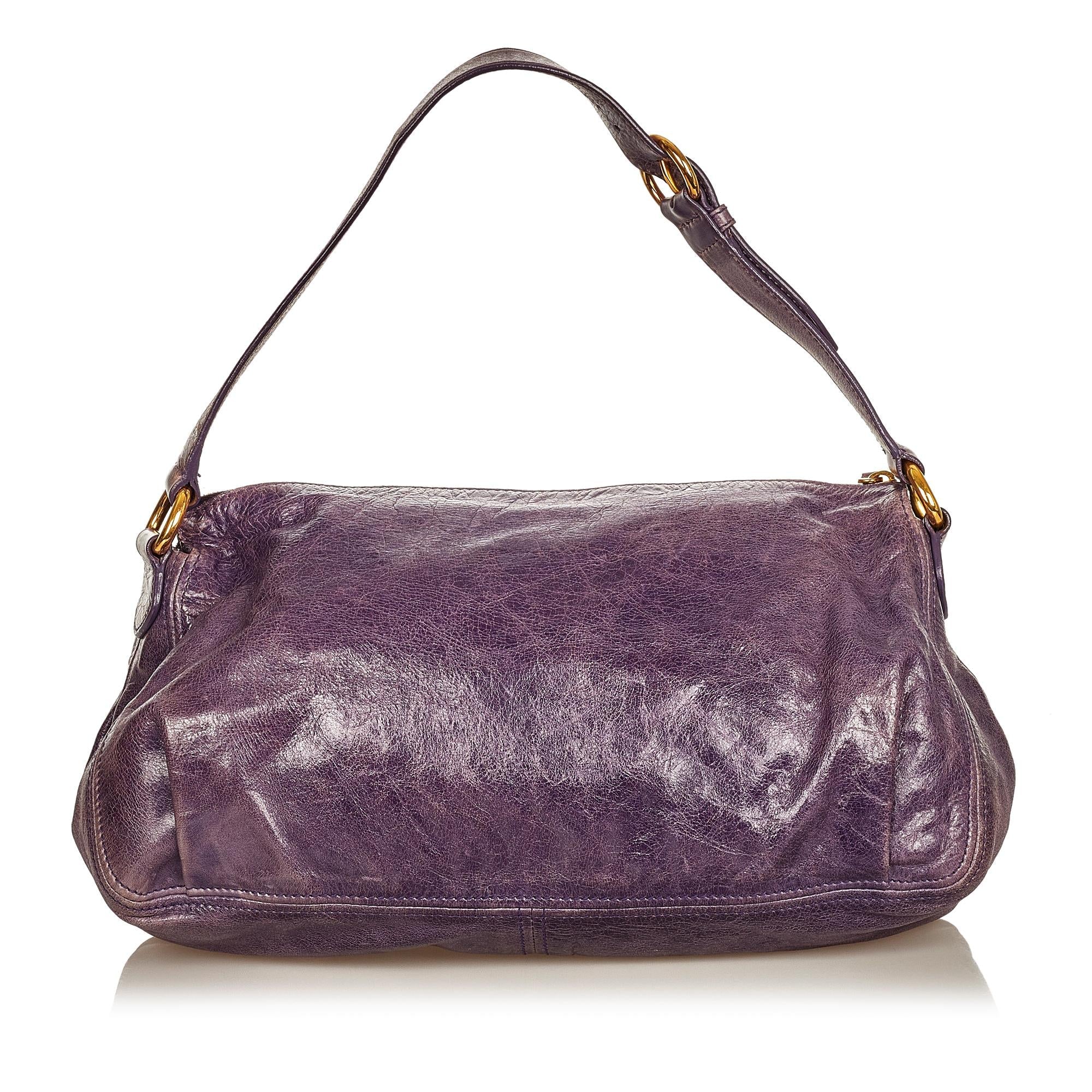 Miu Miu Leather Shoulder Bag (SHG-25234)