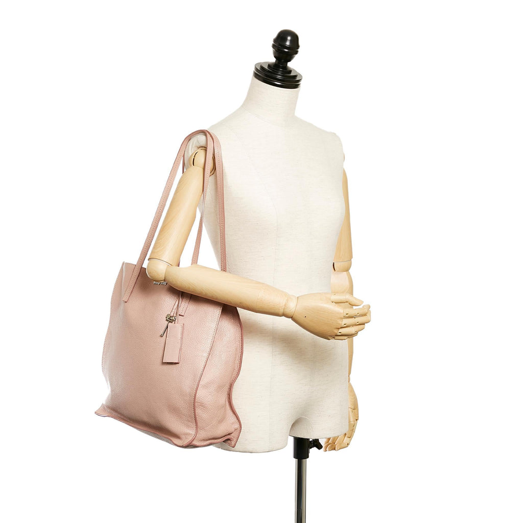 Miu Miu Leather Tote Bag (SHG-27567)