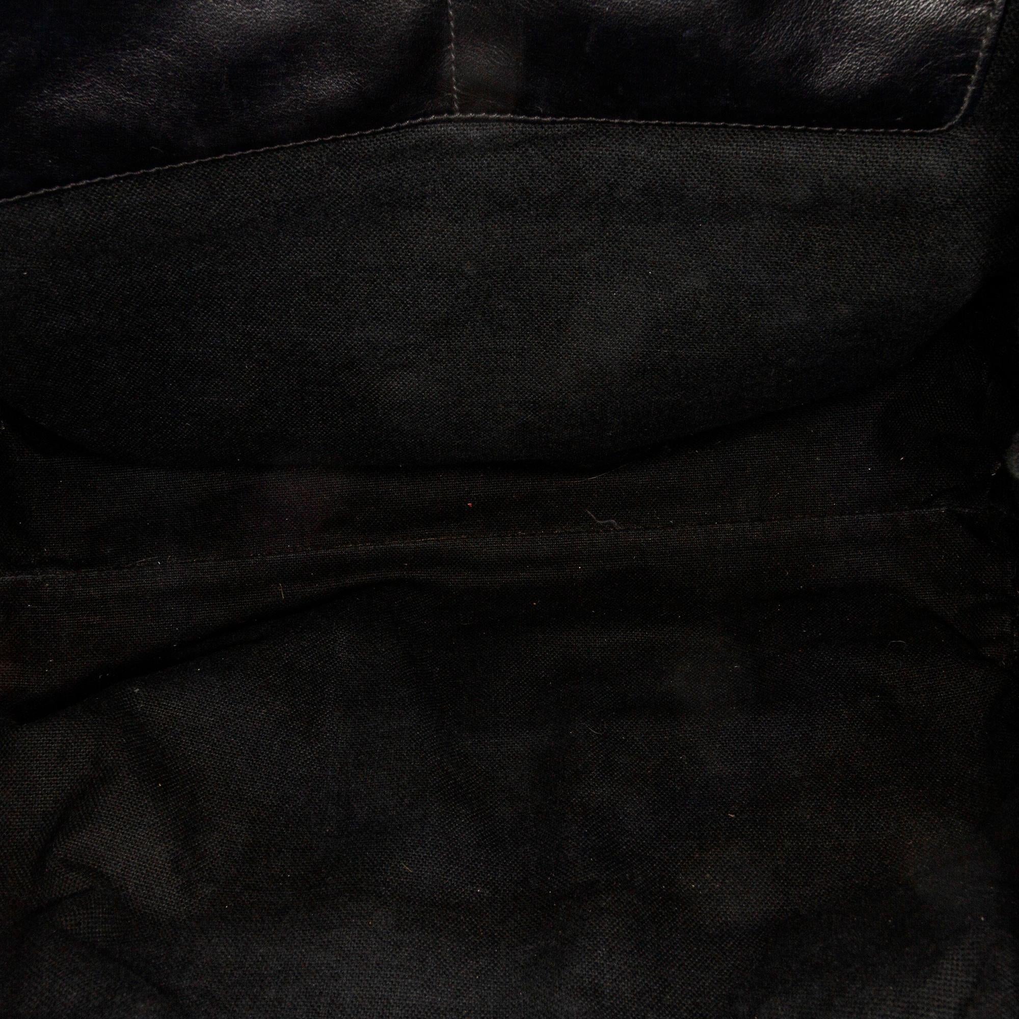 Miu Miu Leather Tote Bag (SHG-29208)