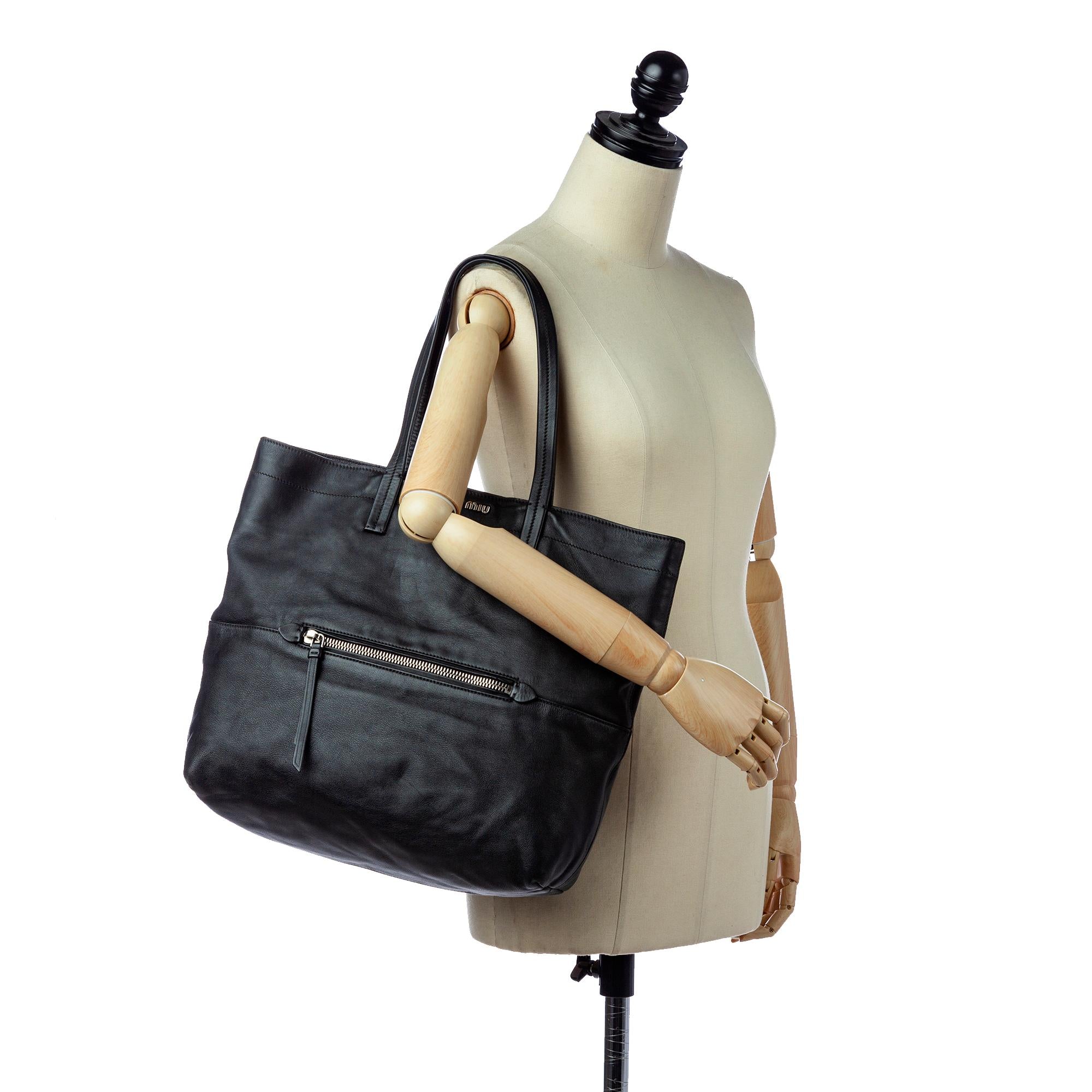 Miu Miu Leather Tote Bag (SHG-29208)