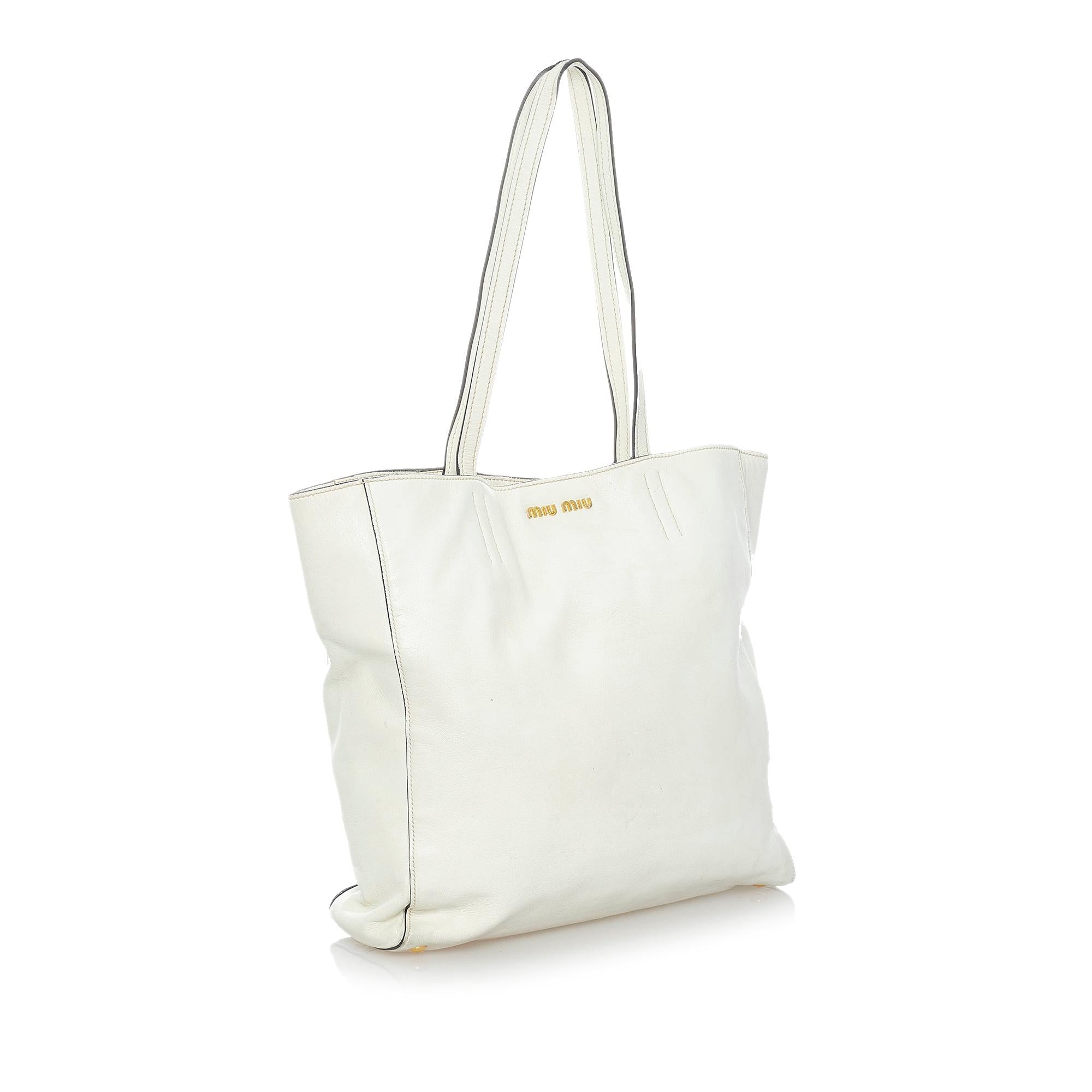 Miu Miu Leather Tote Bag (SHG-31193)