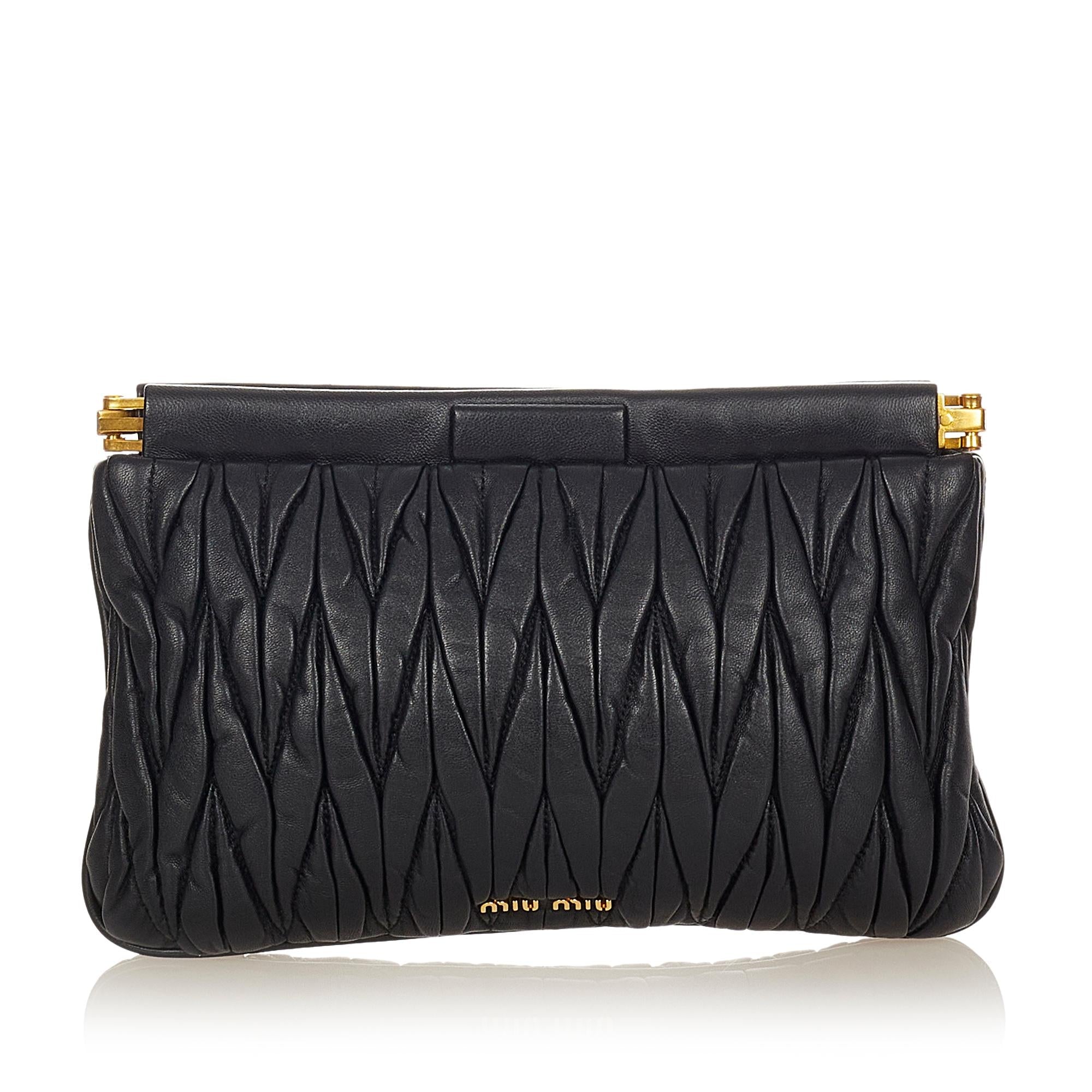 Miu Miu Matelasse Leather Clutch Bag (SHG-25253)