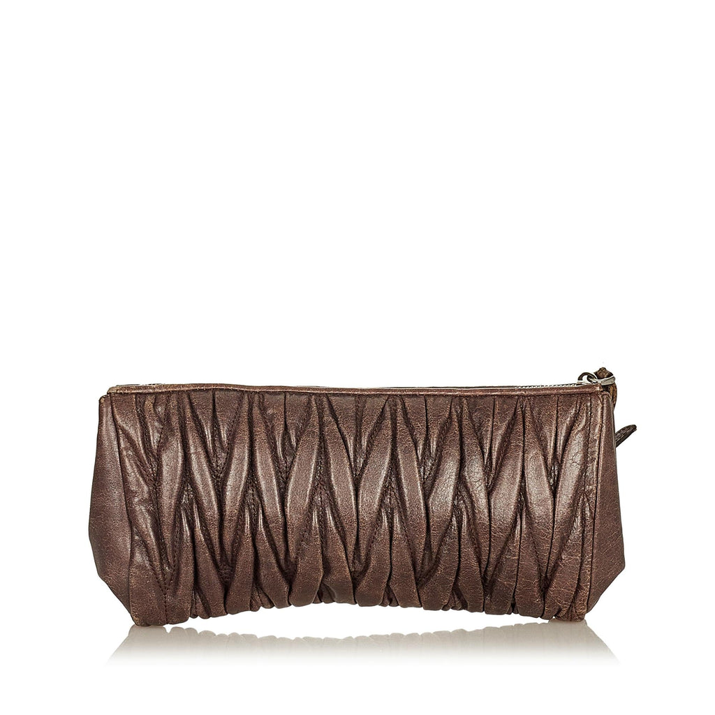 Miu Miu Matelasse Leather Clutch Bag (SHG-25331)