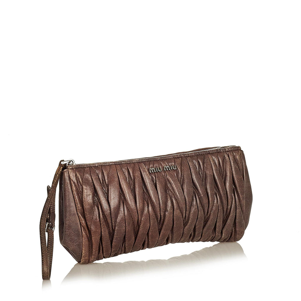 Miu Miu Matelasse Leather Clutch Bag (SHG-25331)