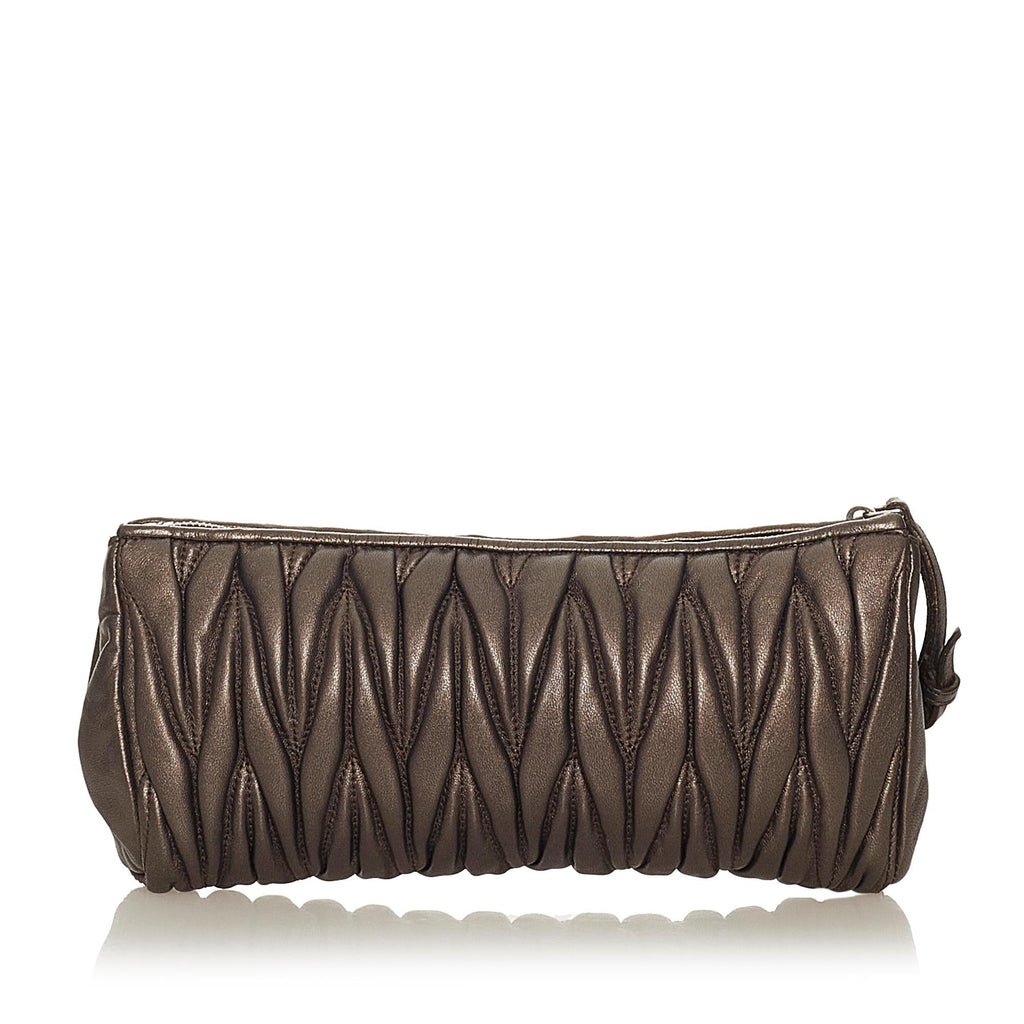 Miu Miu Matelasse Leather Clutch Bag (SHG-27316)
