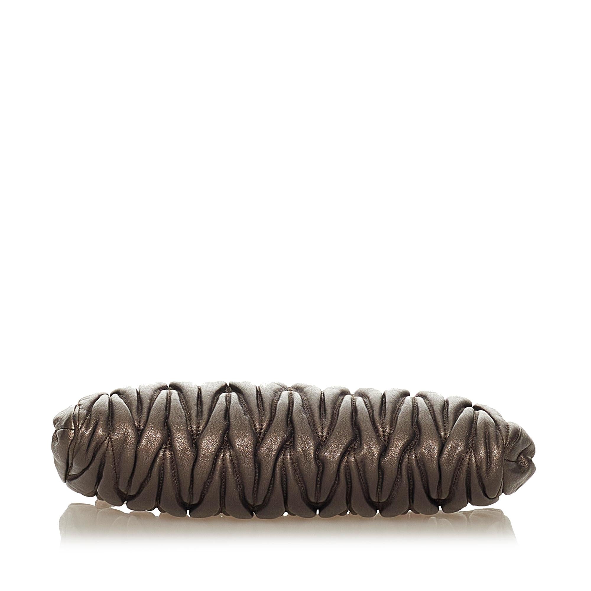 Miu Miu Matelasse Leather Clutch Bag (SHG-27316)
