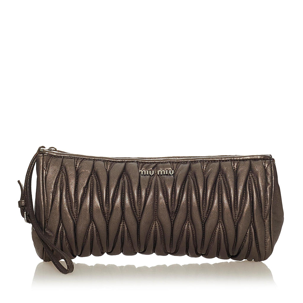 Miu Miu Matelasse Leather Clutch Bag (SHG-27316)