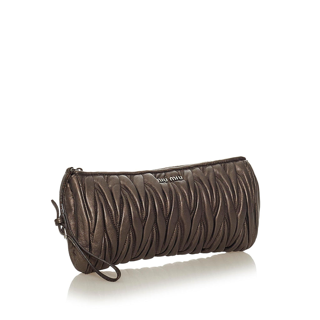 Miu Miu Matelasse Leather Clutch Bag (SHG-27316)
