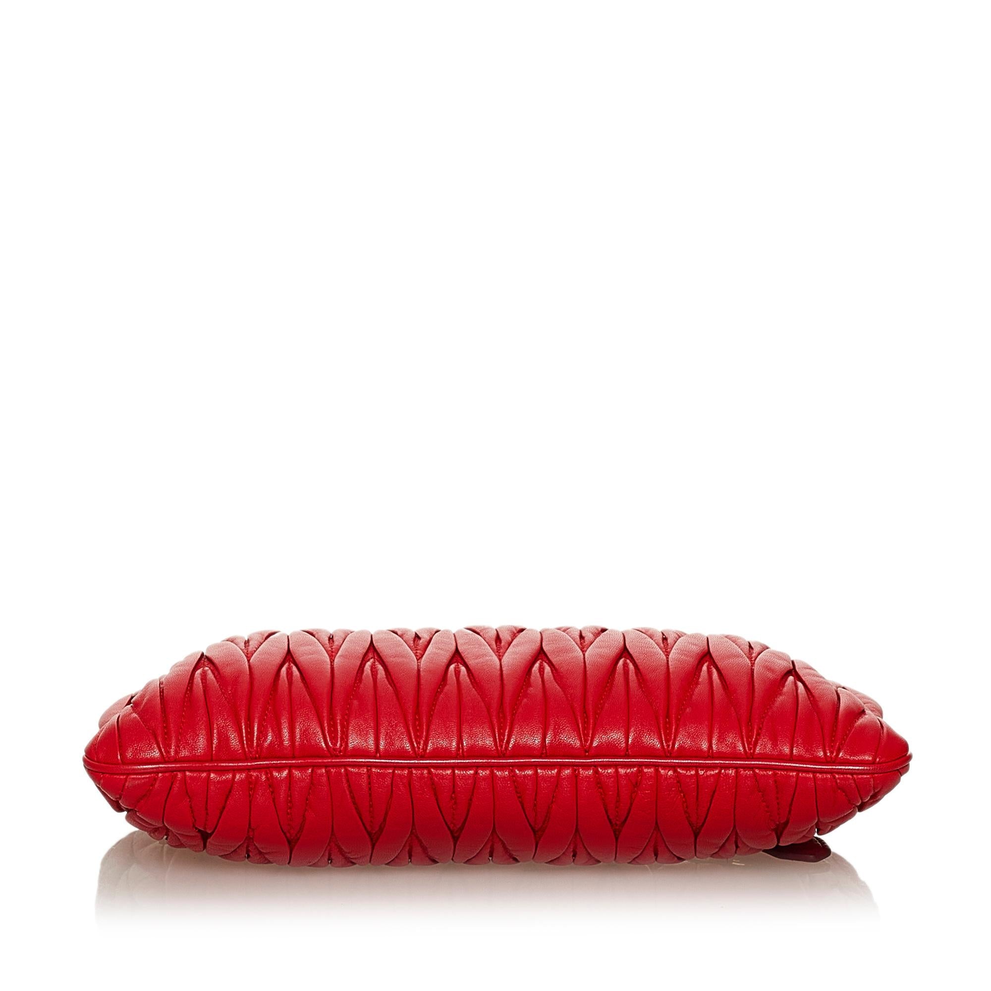 Miu Miu Matelasse Leather Clutch Bag (SHG-28884)