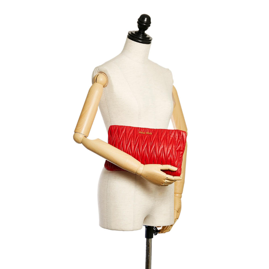Miu Miu Matelasse Leather Clutch Bag (SHG-28884)
