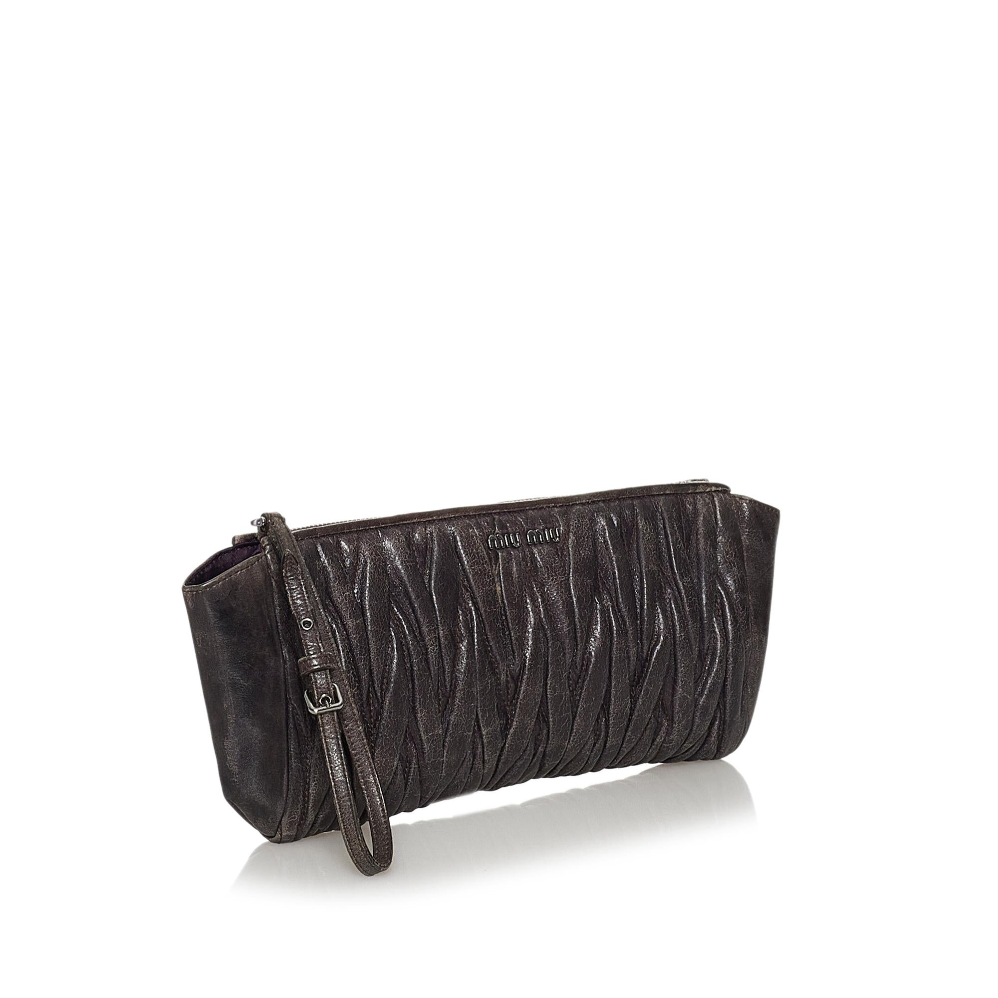 Miu Miu Matelasse Leather Clutch (SHG-30678)