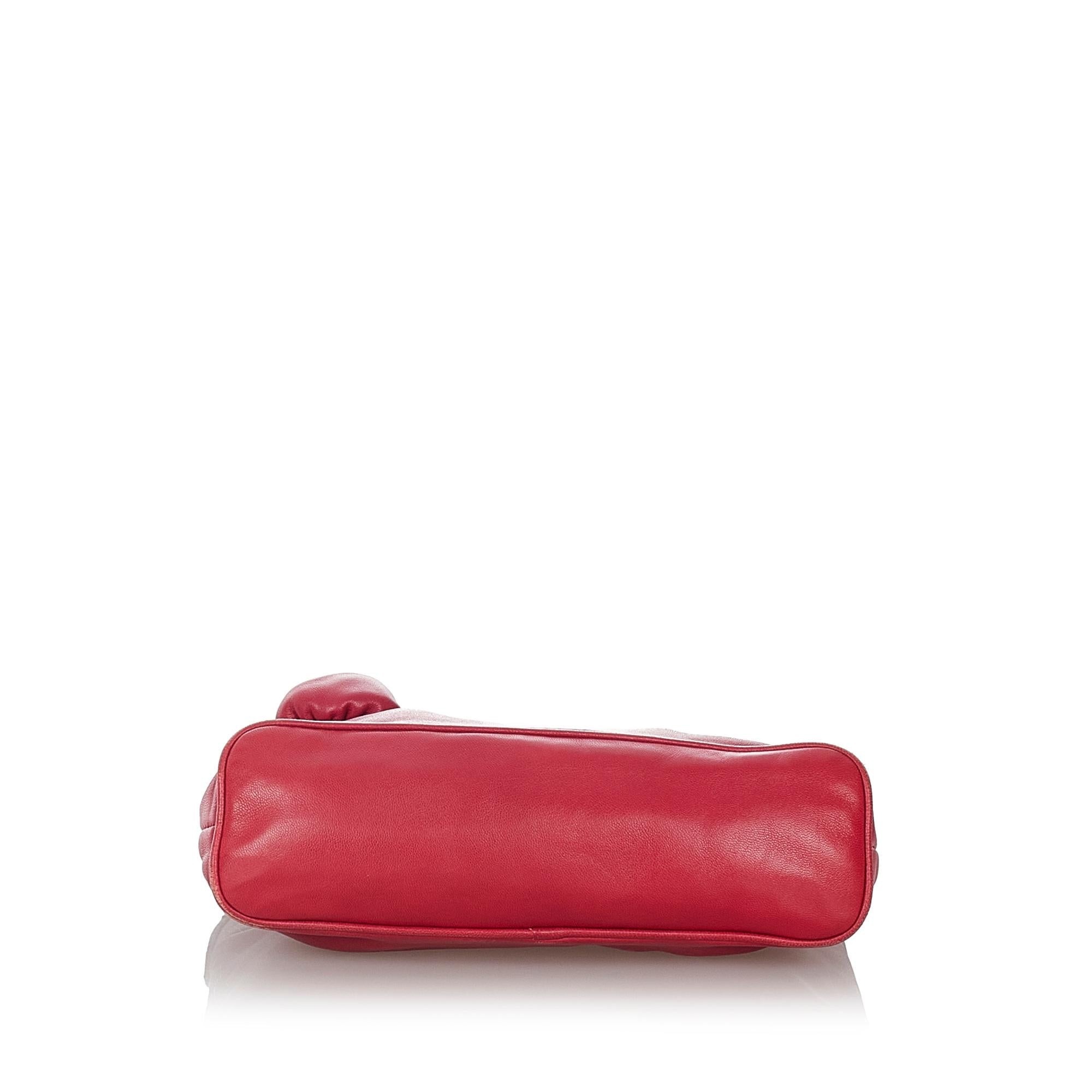 Prada Leather Baguette (SHG-26912)