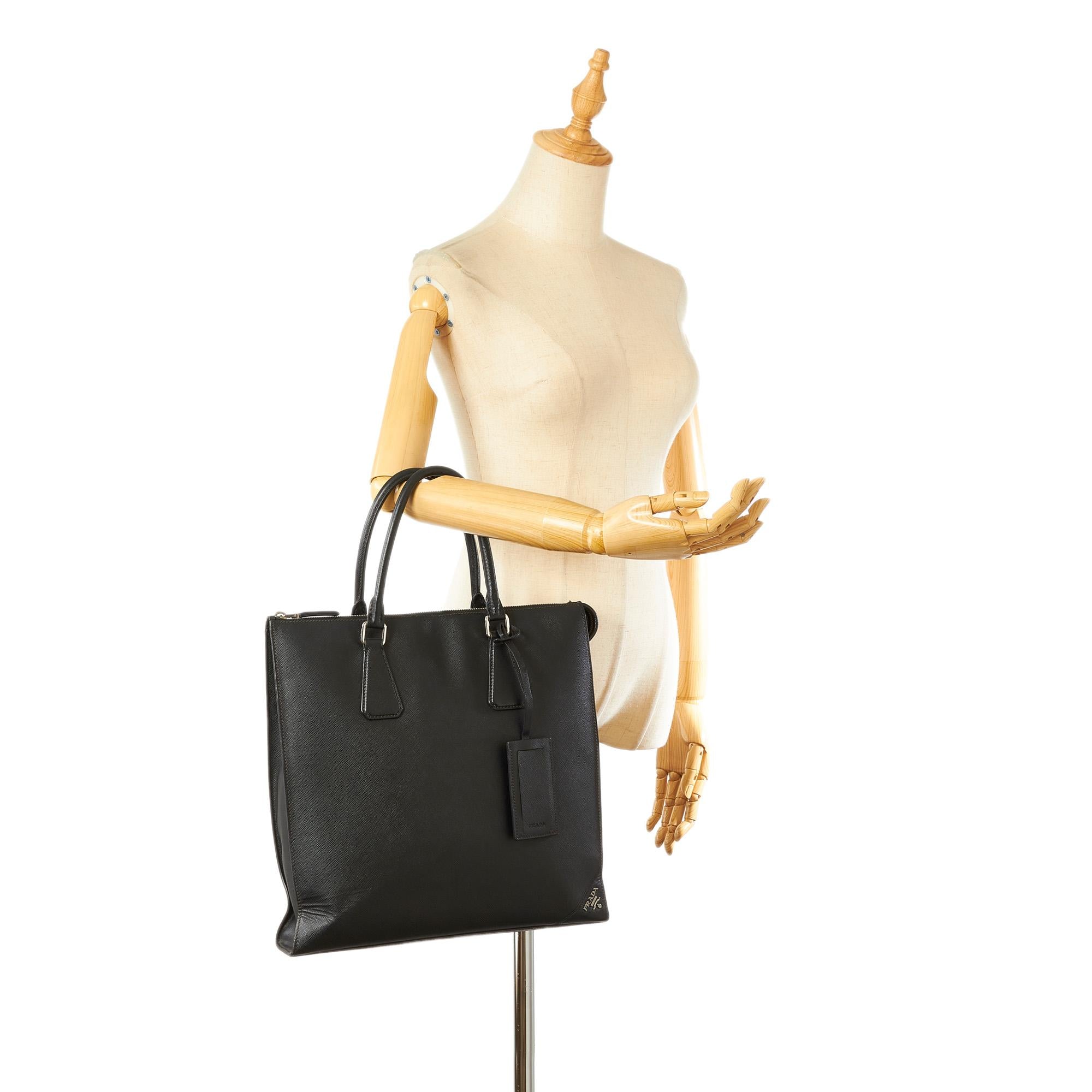 Prada Saffiano Tote Bag (SHG-31544)