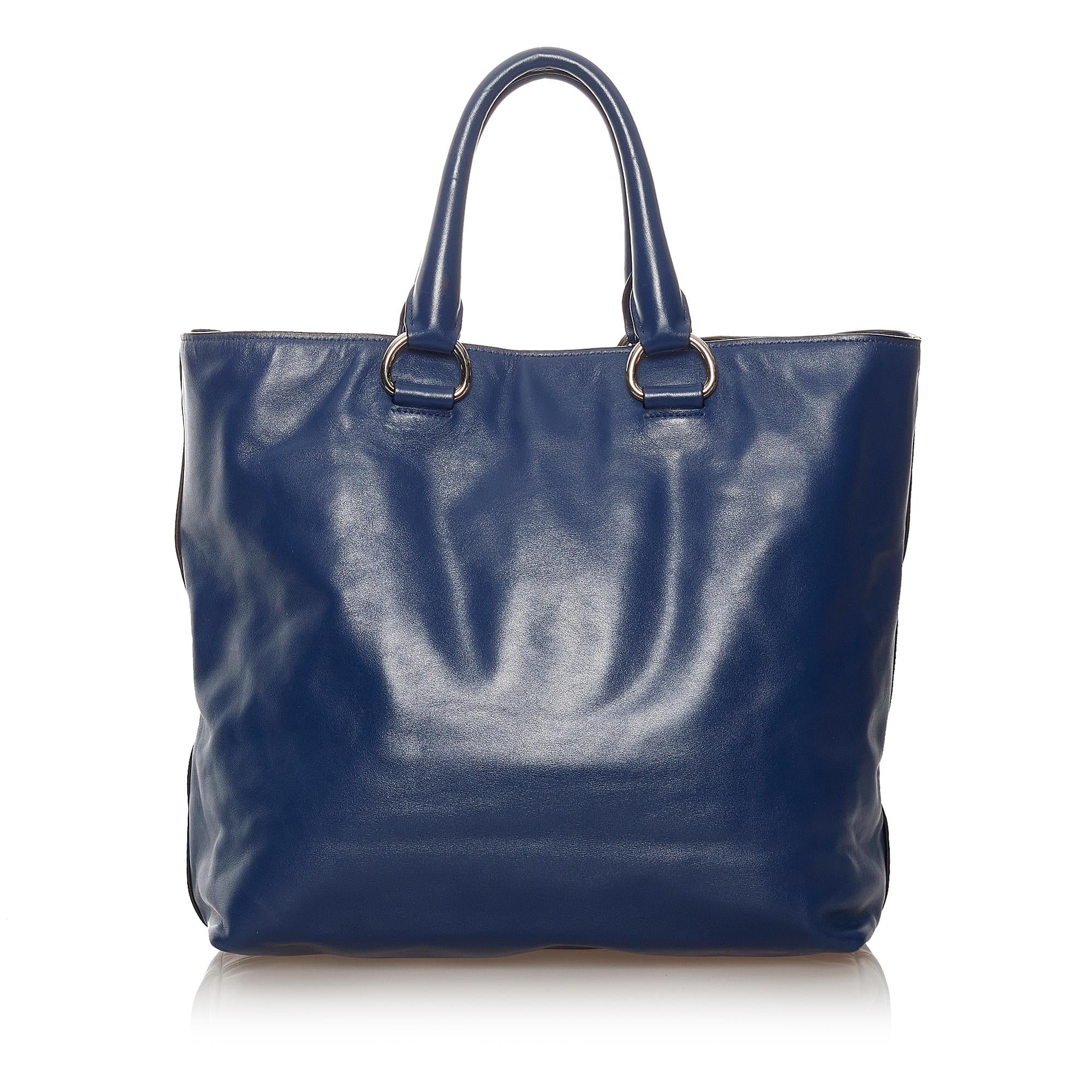 Prada Vitello Daino Satchel (SHG-27619)