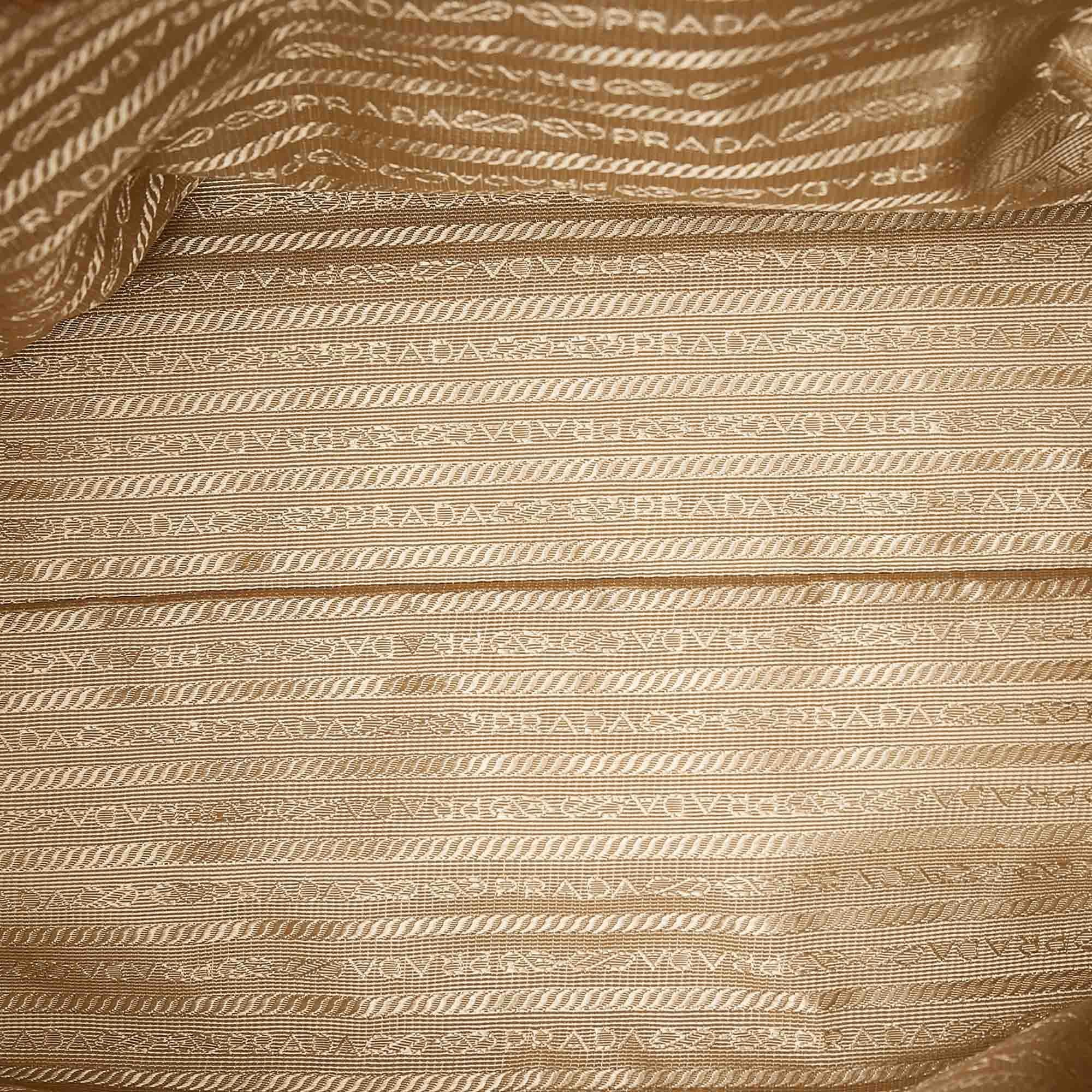 Prada Vitello Daino Tote Bag (SHG-22230)