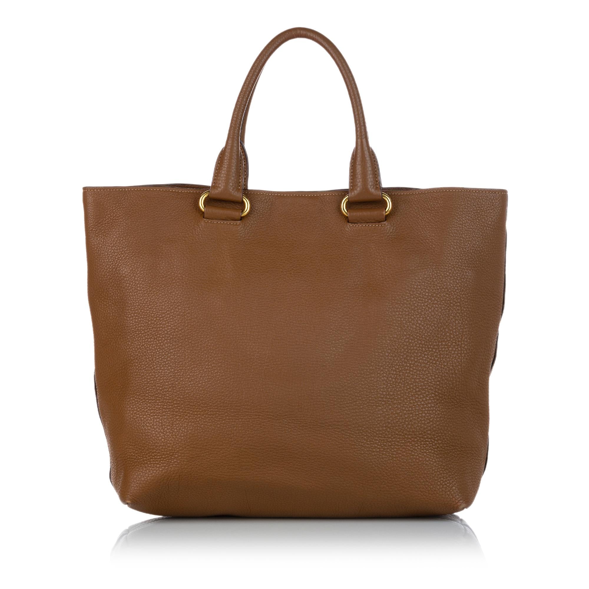 Prada Vitello Daino Tote (SHG-26374)